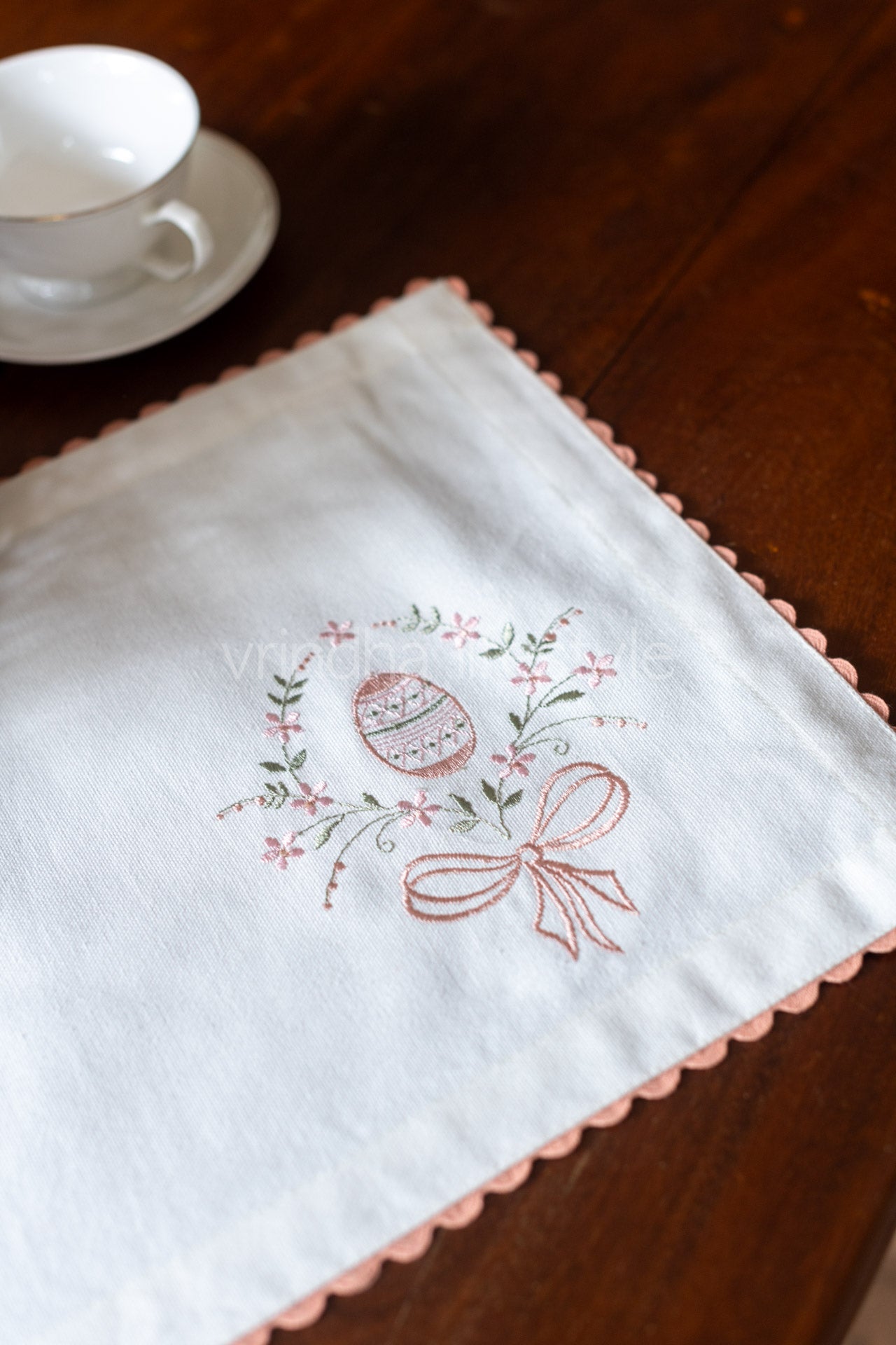 Cotton tray mat with embroidery and lace detailing