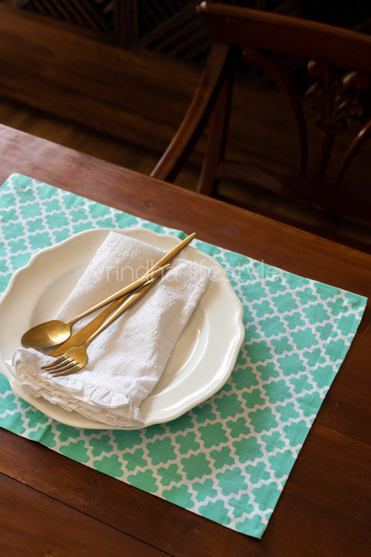 PLACEMATS AND TABLE RUNNER-Set of 6 placemats and one table runner