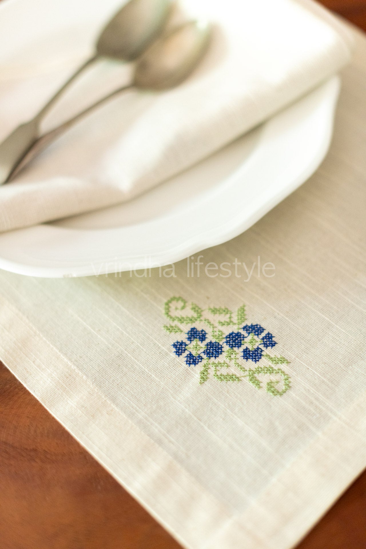 Cotton slub table mat with cross stitch embroidery -single unit