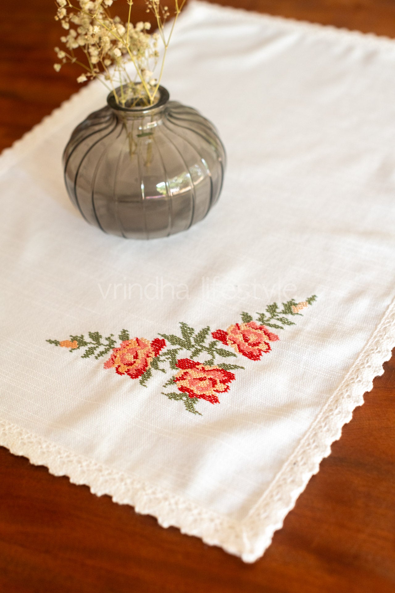 Cotton slub table mat with cross stitch embroidery and lace detailing