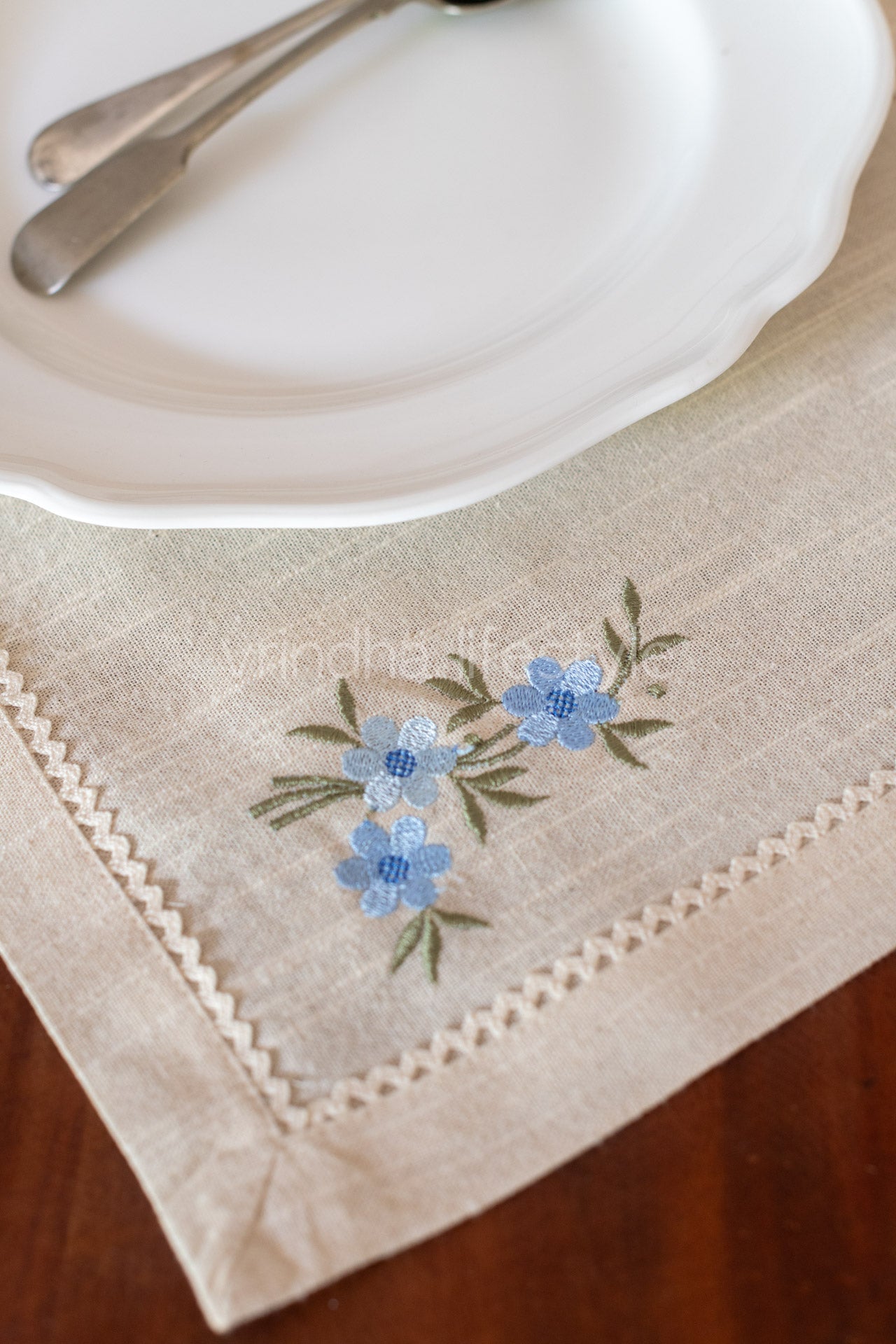 Embroidered place mat with embroidery and lace detailing-Single unit