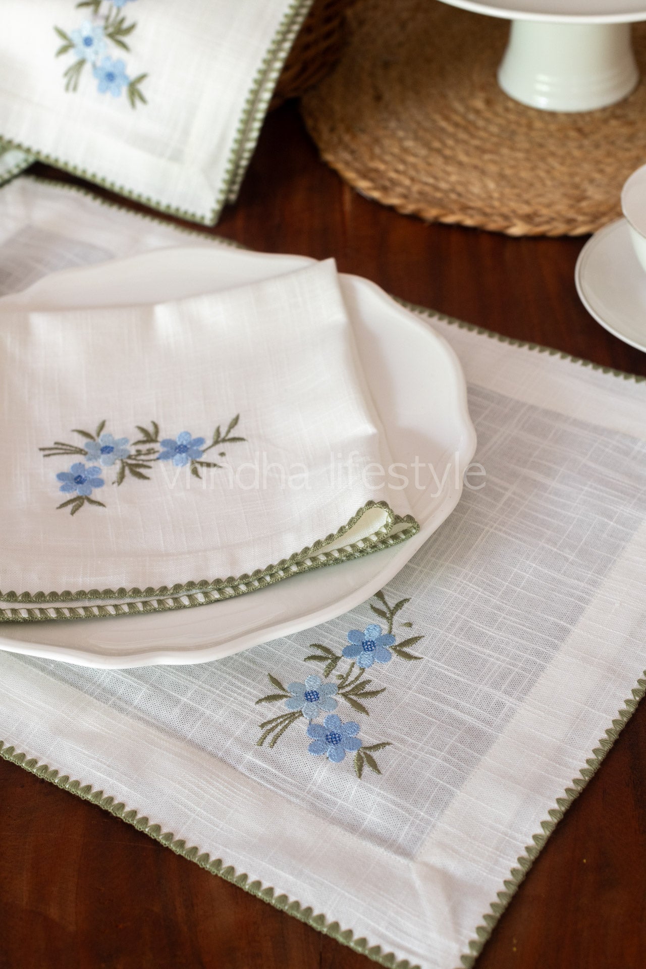 Embroidered place mat-Set of 2