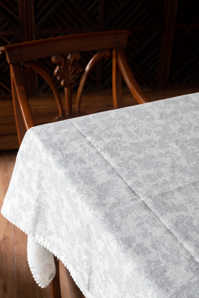 LINEN COTTON TABLE CLOTH WITH LACE DETAILING- 4 seater