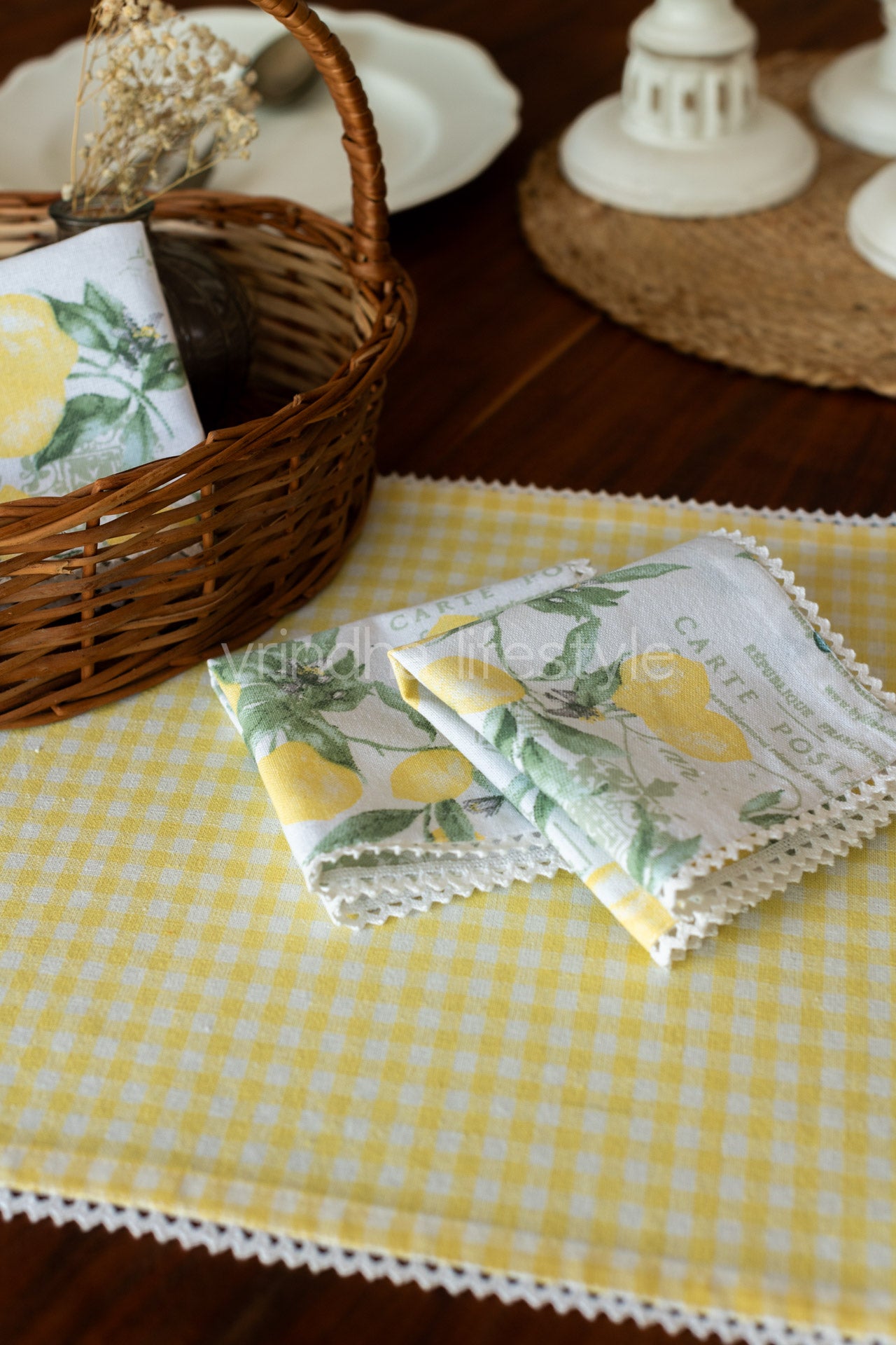 Cotton tray mat with two cocktail napkins