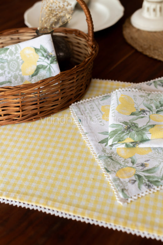 Cotton tray mat with two cocktail napkins