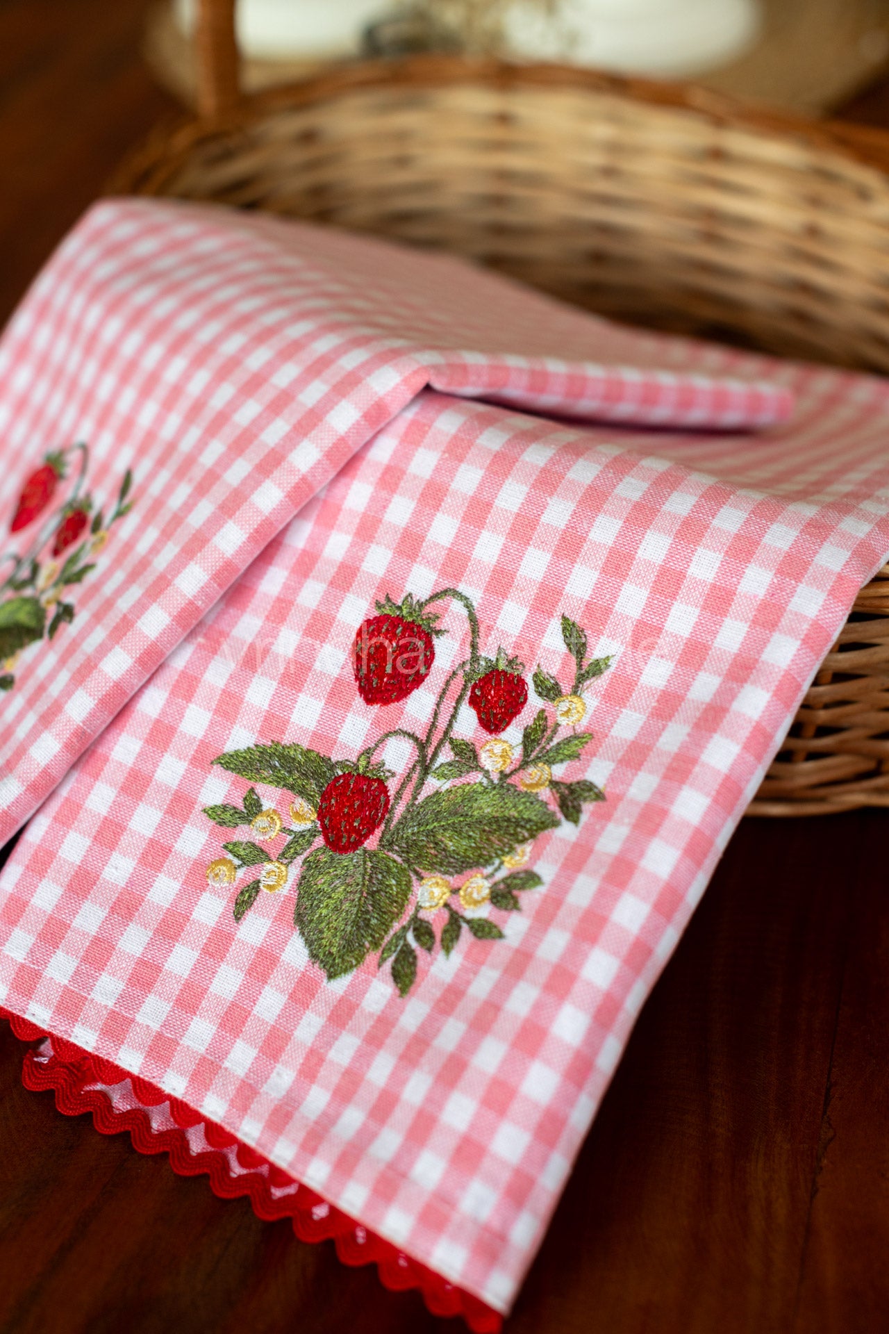 Kitchen towel with embroidery and lace detailing-single unit