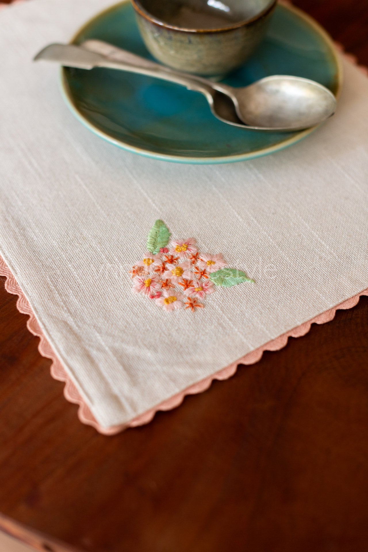Cotton slub table mat with hand embroidery and lace detailing-single unit