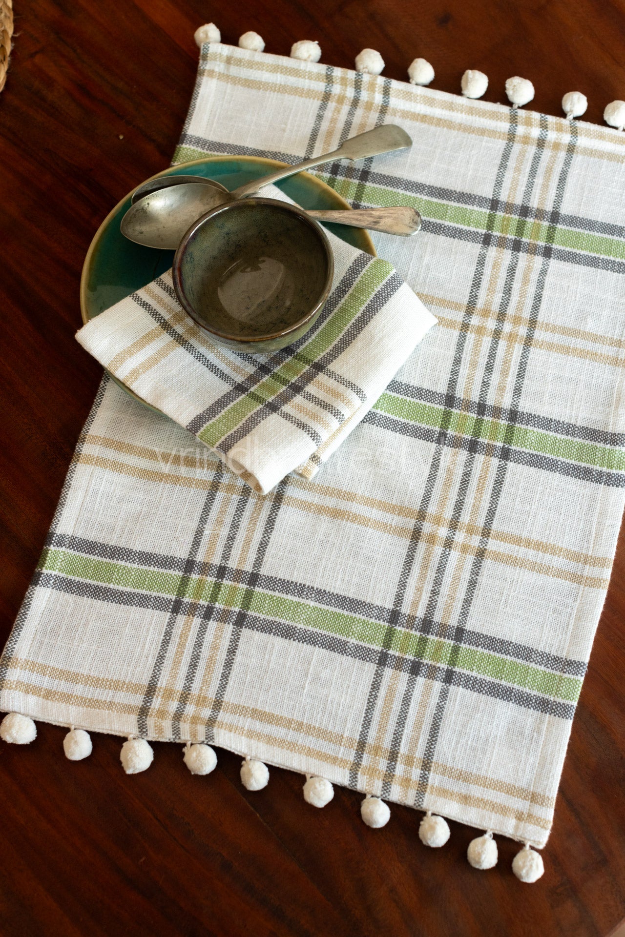 Cotton tray mat with two cocktail napkins