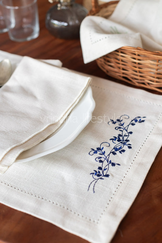 Embroidered place mat-Set of 2