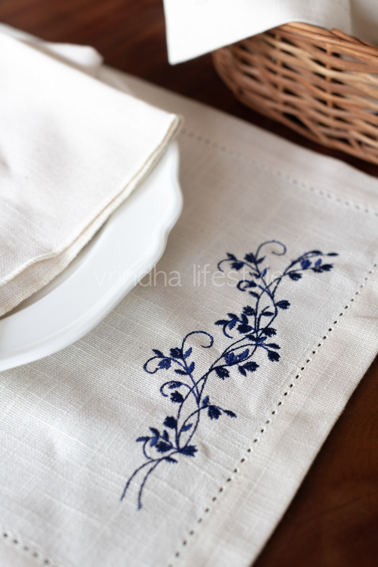 Embroidered place mat-Set of 2