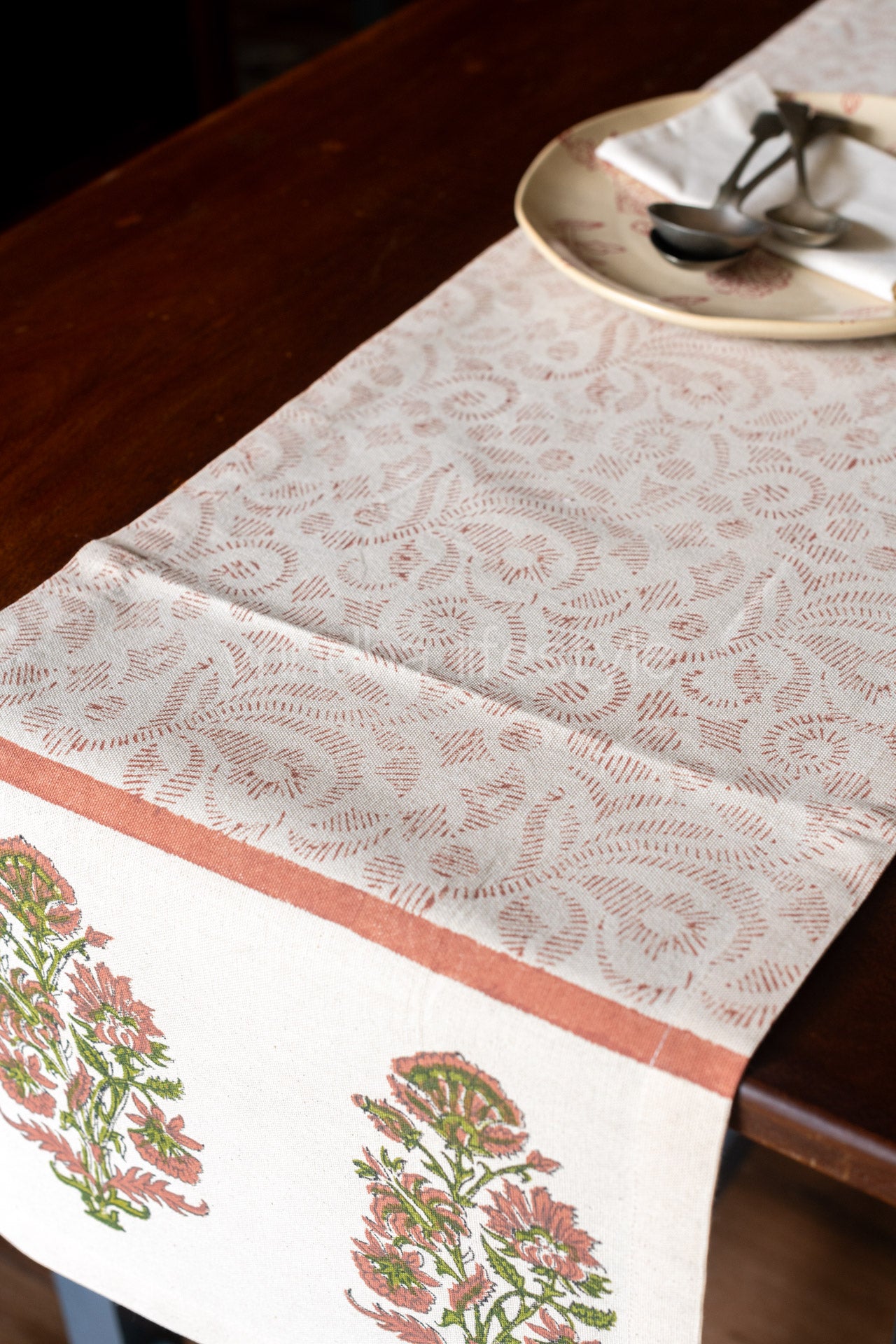 Hand block printed runner with placemats-Set of 6 placemats and one table runner