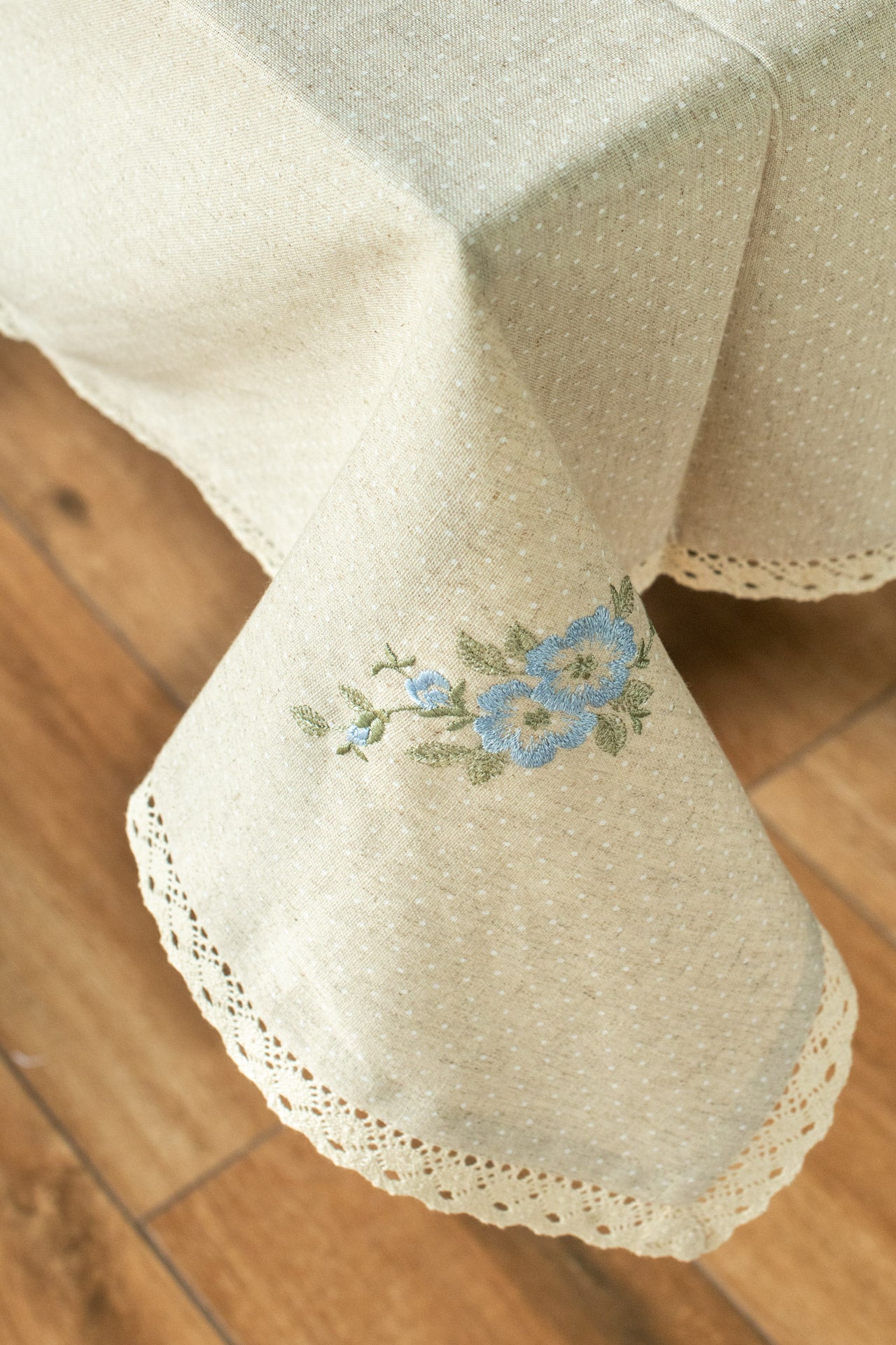 TABLE CLOTH with embroidery and lace detailing -6 seater -customisable