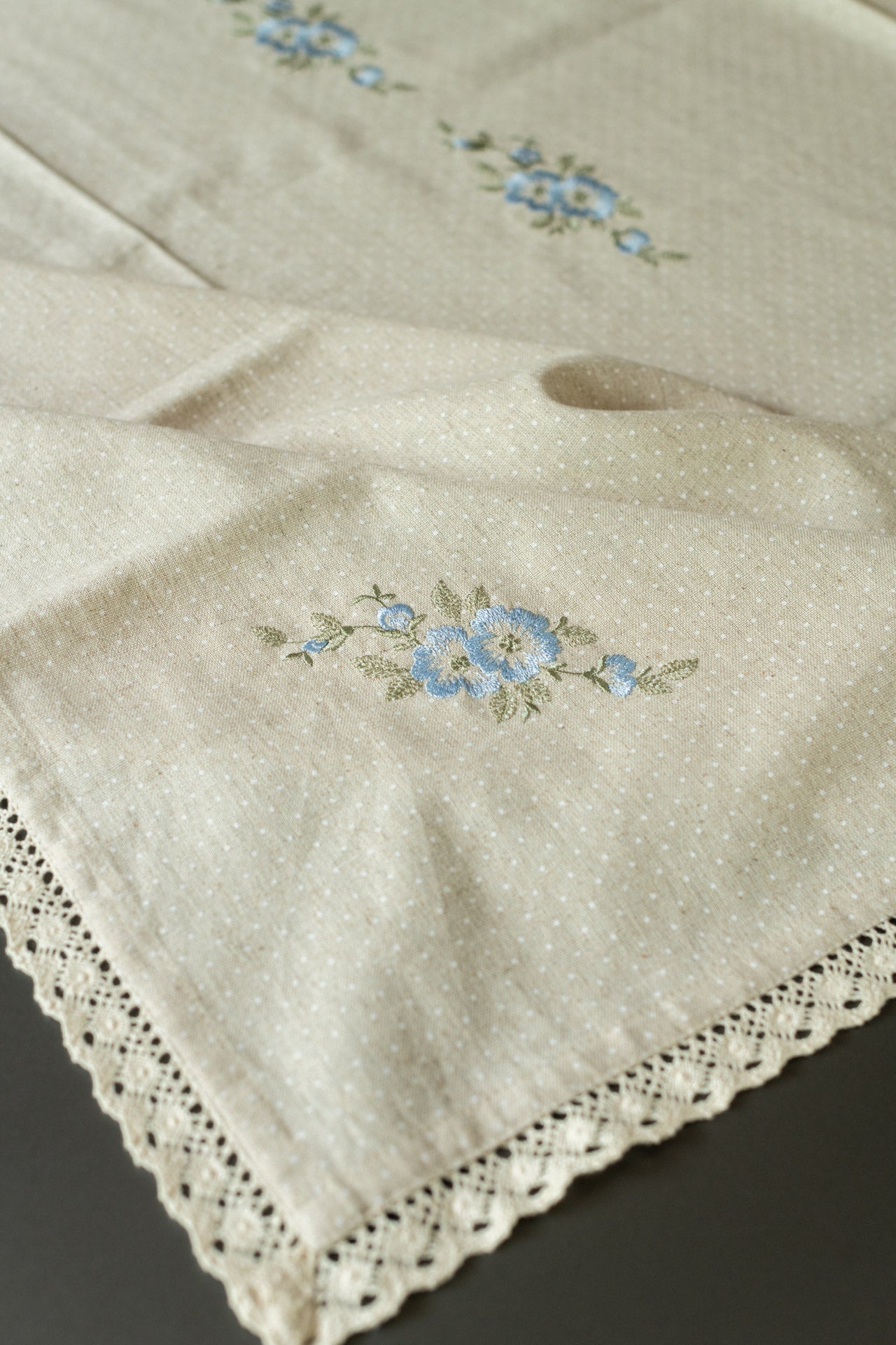 TABLE CLOTH with embroidery and lace detailing -6 seater -customisable