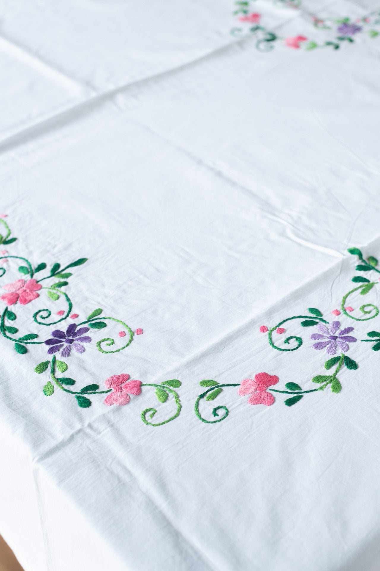 Cotton table cloth  with hand embroidery and lace detailing -6 seater-58x90  inches