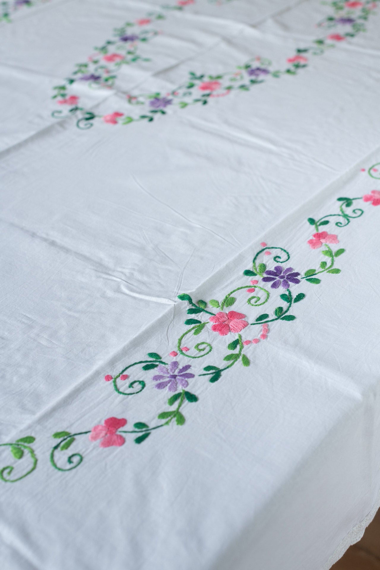 Cotton table cloth  with hand embroidery and lace detailing -6 seater-58x90  inches