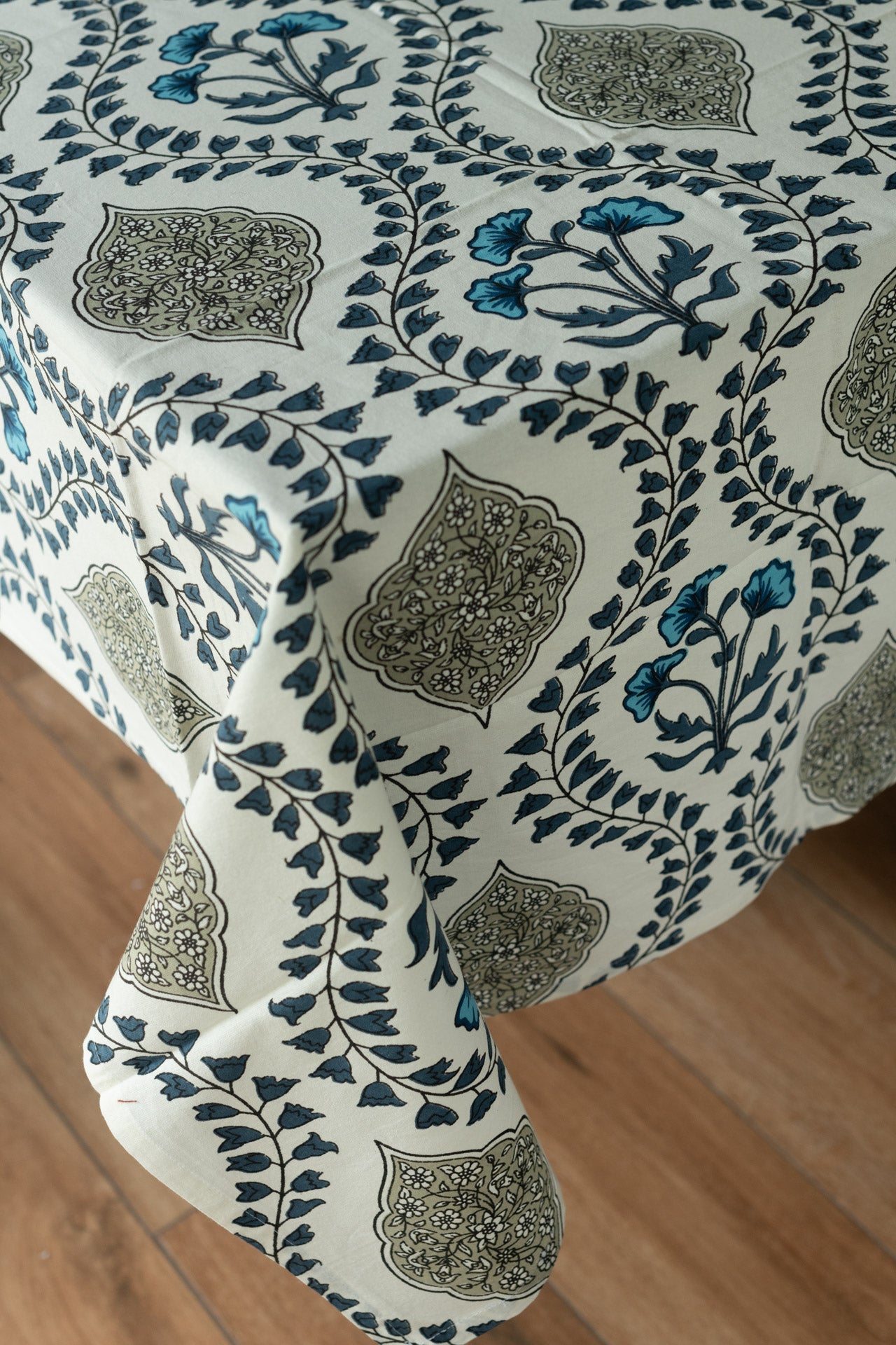 Screen printed table cloth -6 seater