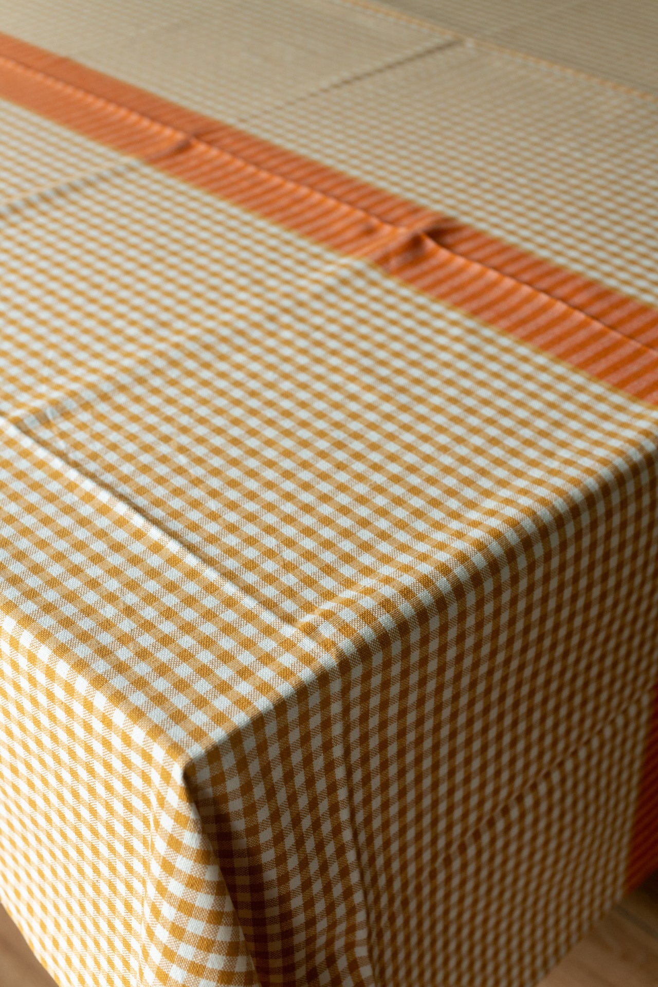 Cotton woven table cover  -6 seater