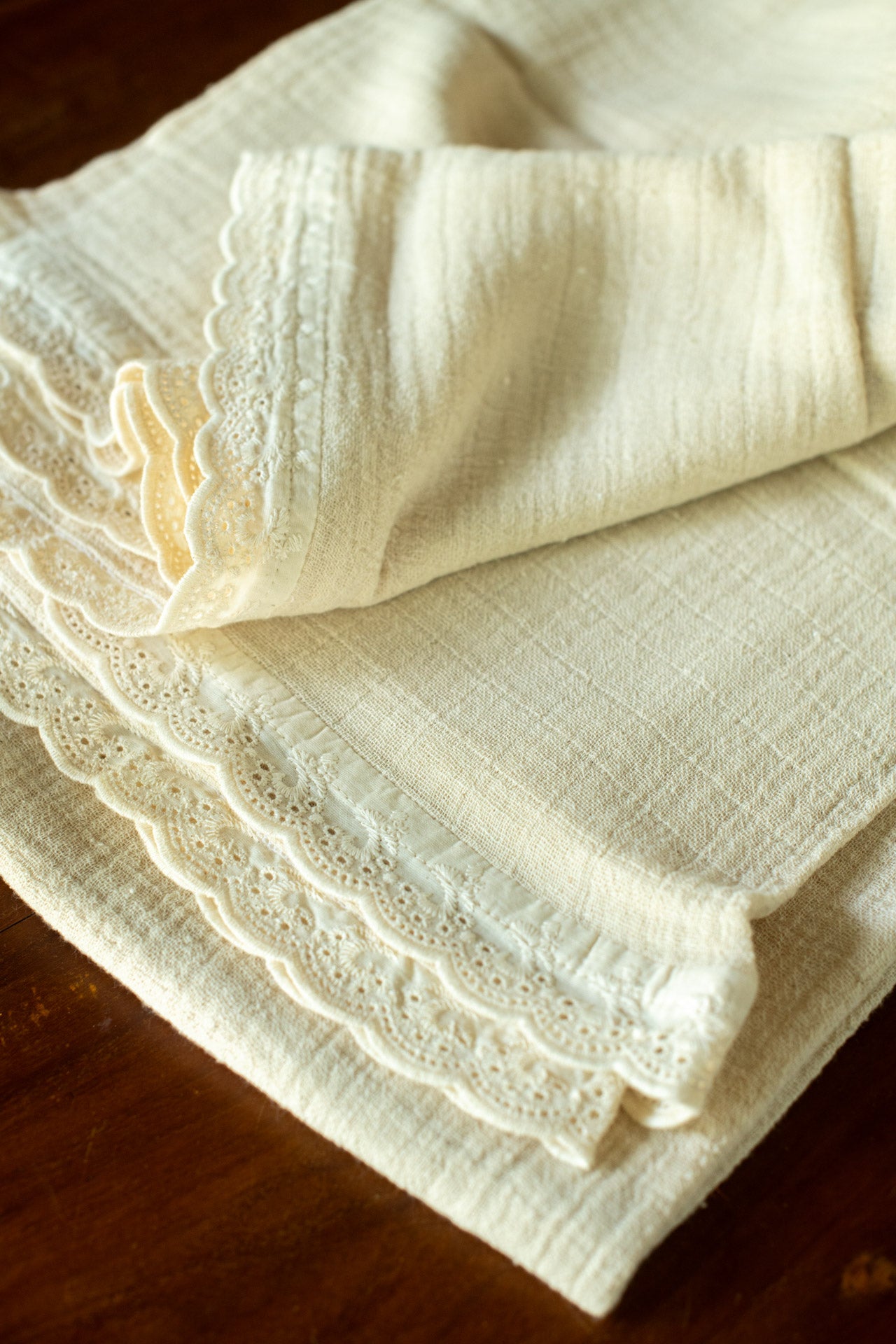 Soft muslin blanket with lace detailing-60x84 inches-single size
