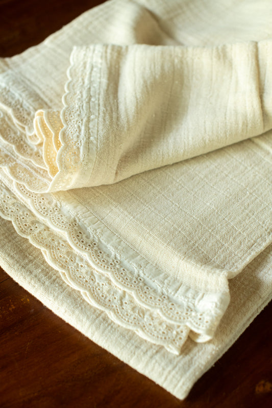 Soft muslin blanket with lace detailing-60x84 inches-single size