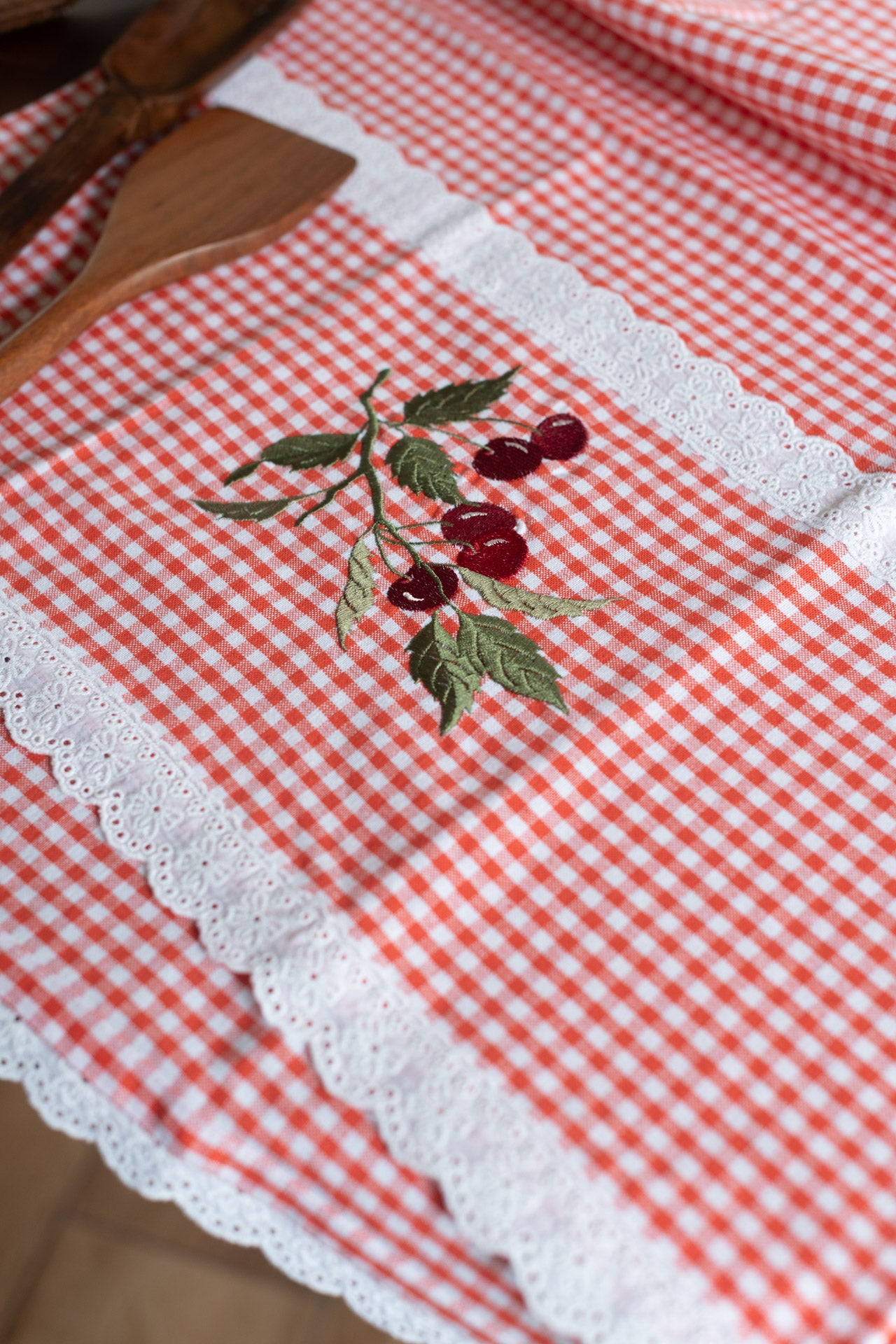 Fridge top cover-Cotton with embroidery and lace detailing