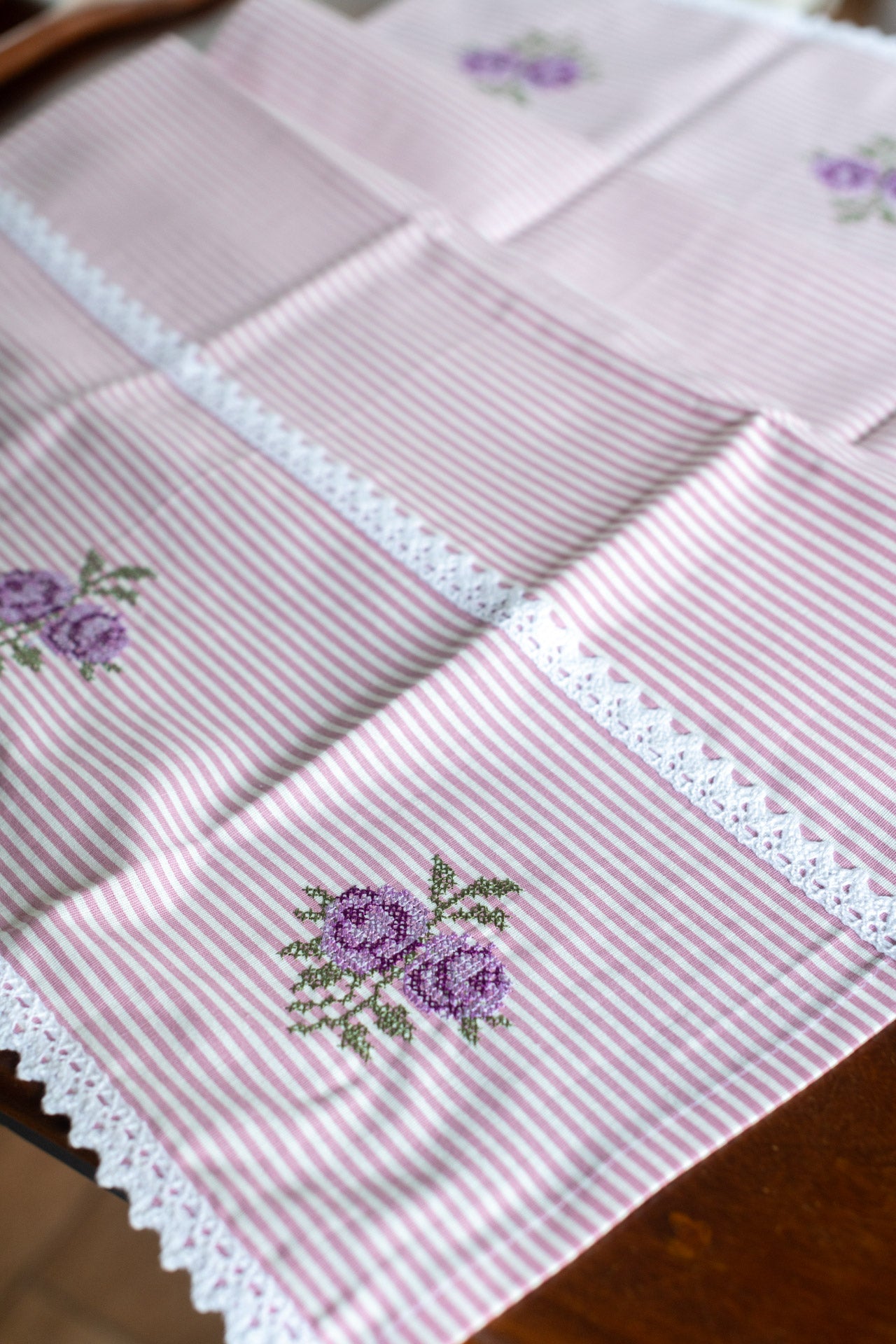Fridge top cover-Cotton with embroidery and lace detailing