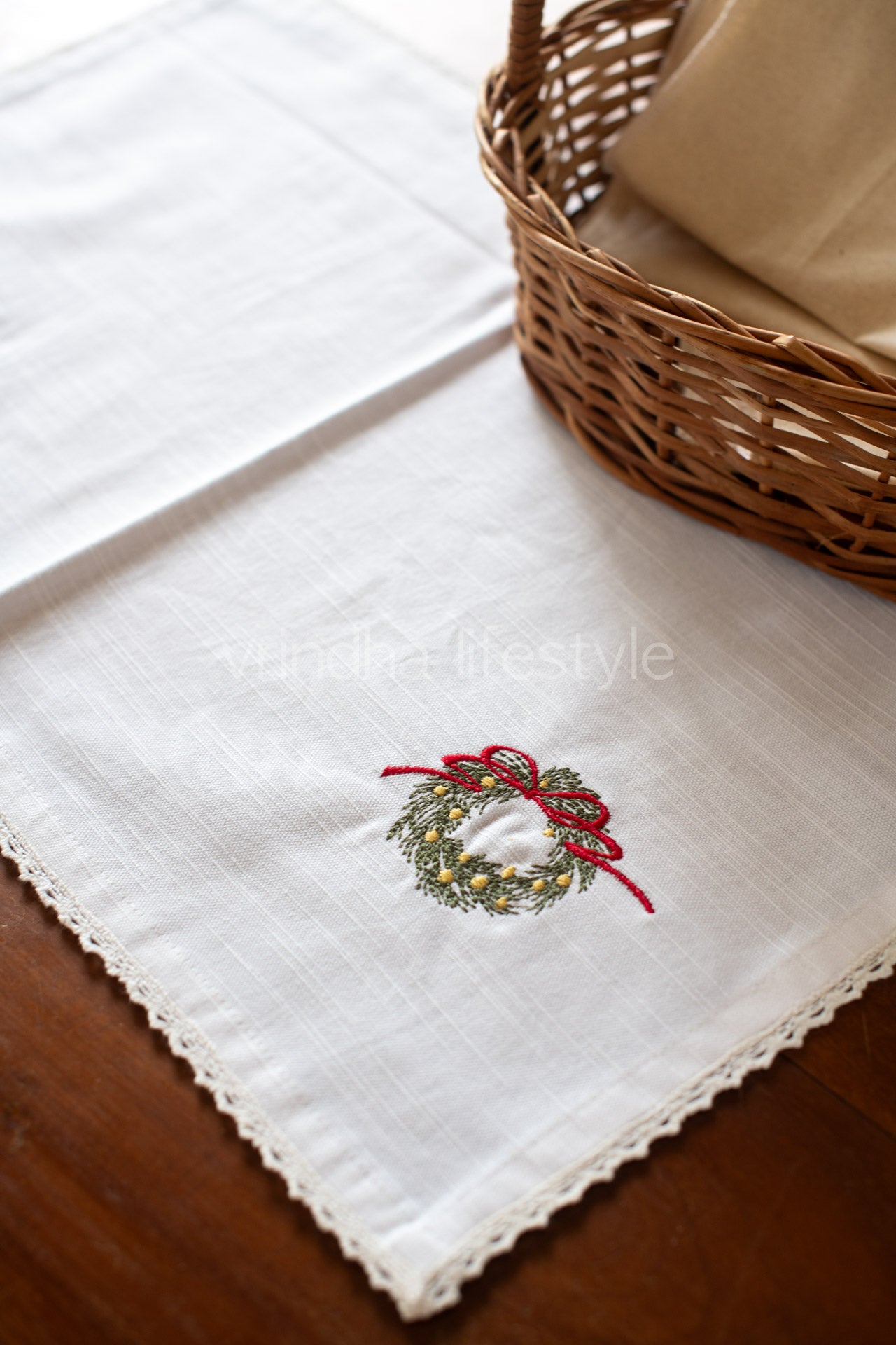 Cotton slub tray mat with  embroidery and lace detailing