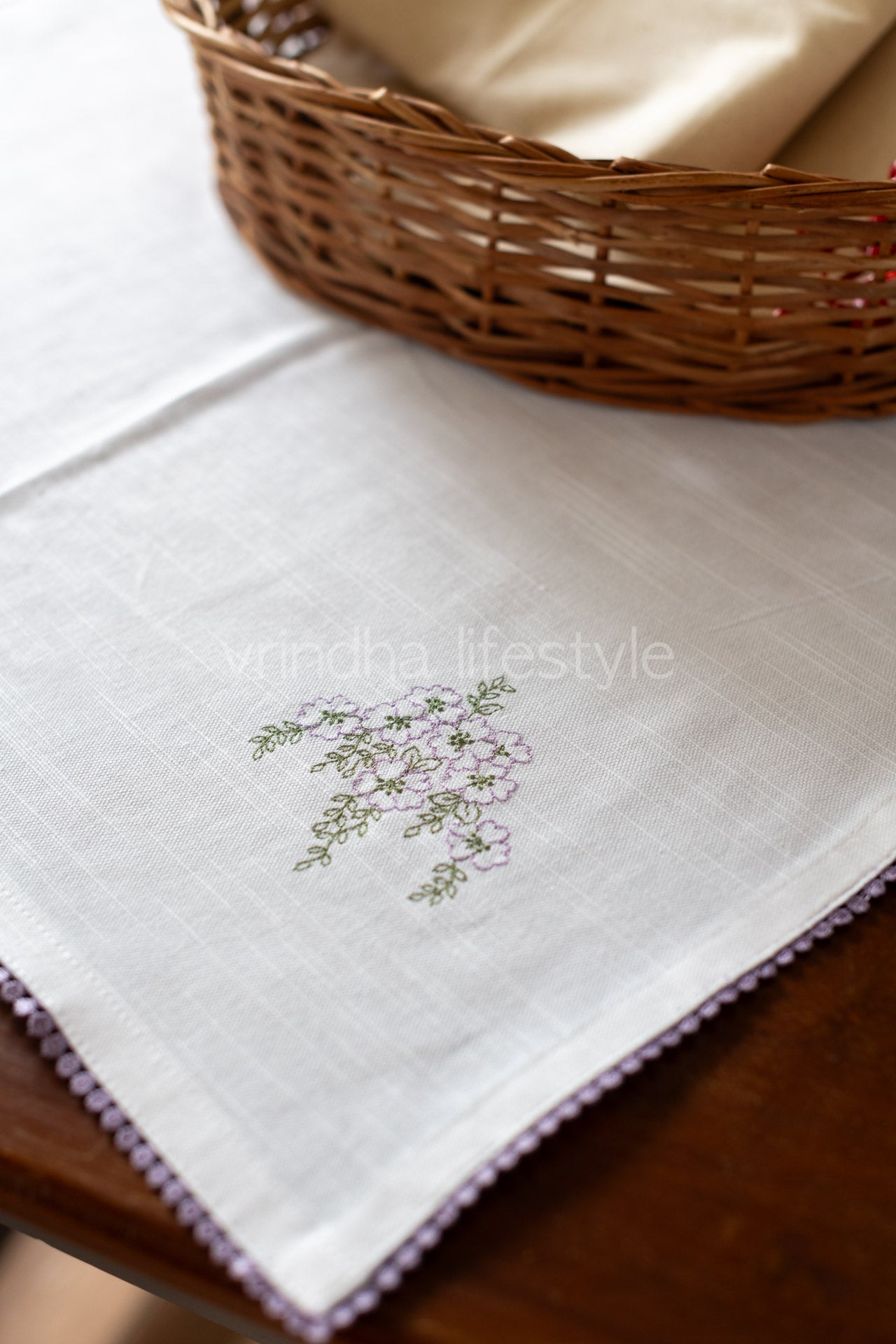 Cotton slub tray mat with floral embroidery and lace detailing