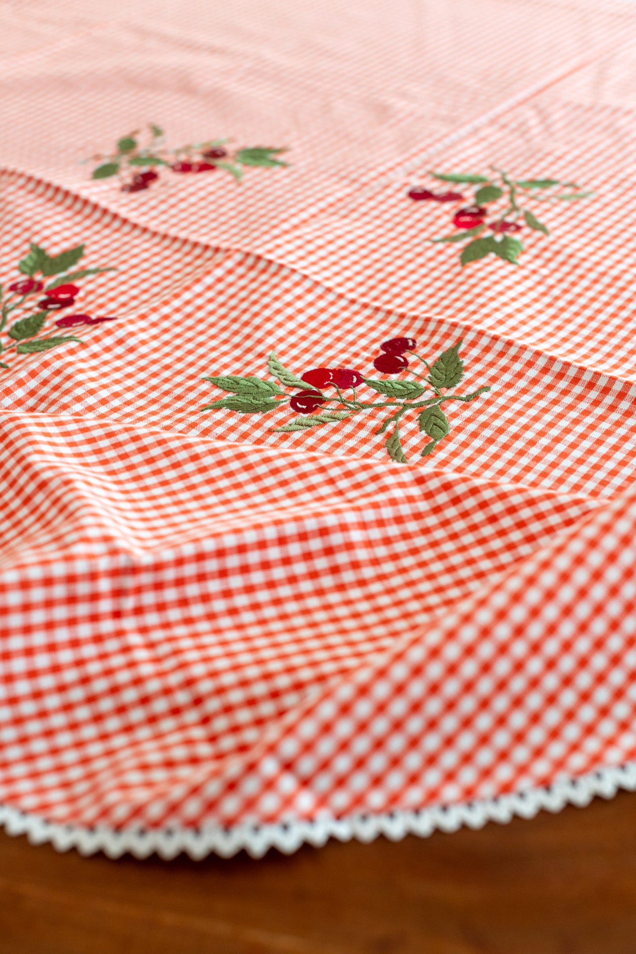 COTTON TABLE CLOTH with embroidery and lace detailing -round-66 inches