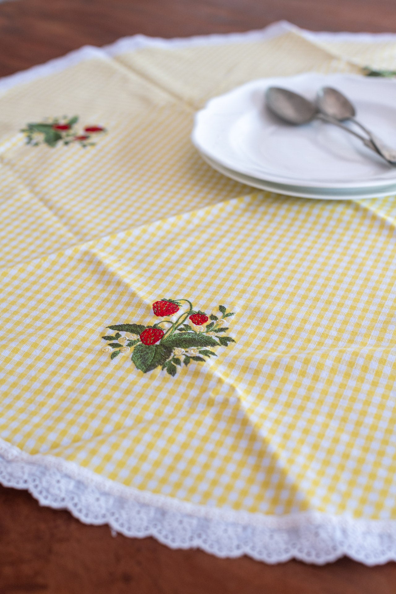COTTON TABLE CLOTH with embroidery and lace detailing -round-34 inches