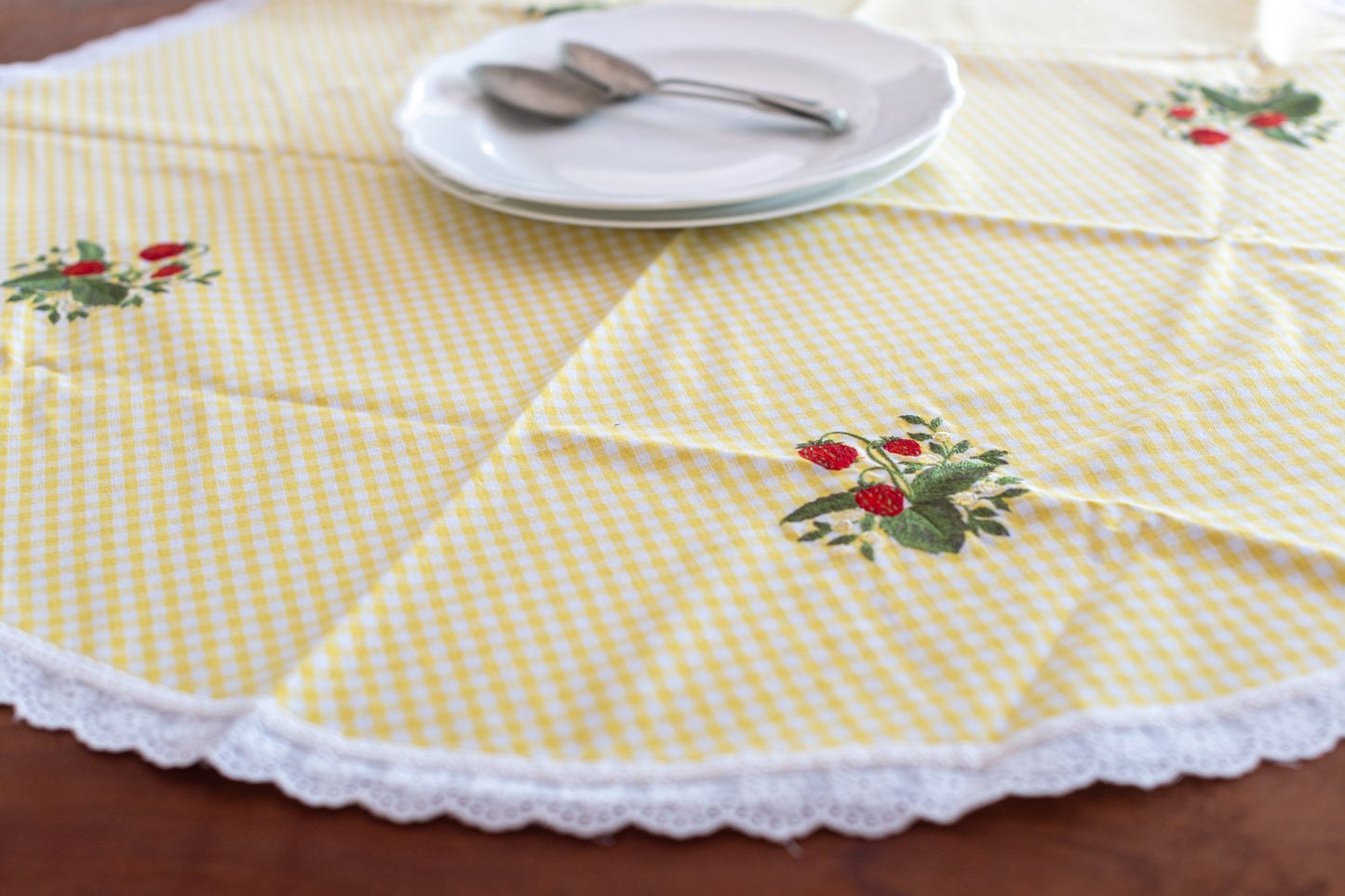 COTTON TABLE CLOTH with embroidery and lace detailing -round-34 inches