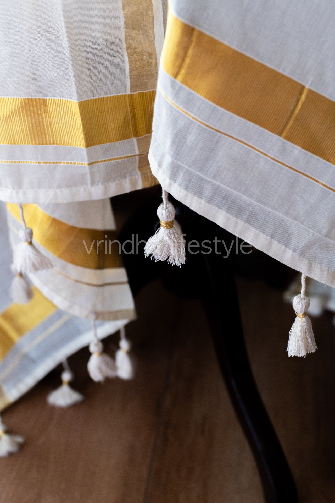 Embroidered Kerala Kasavu dupatta with tassels-Kanikonna