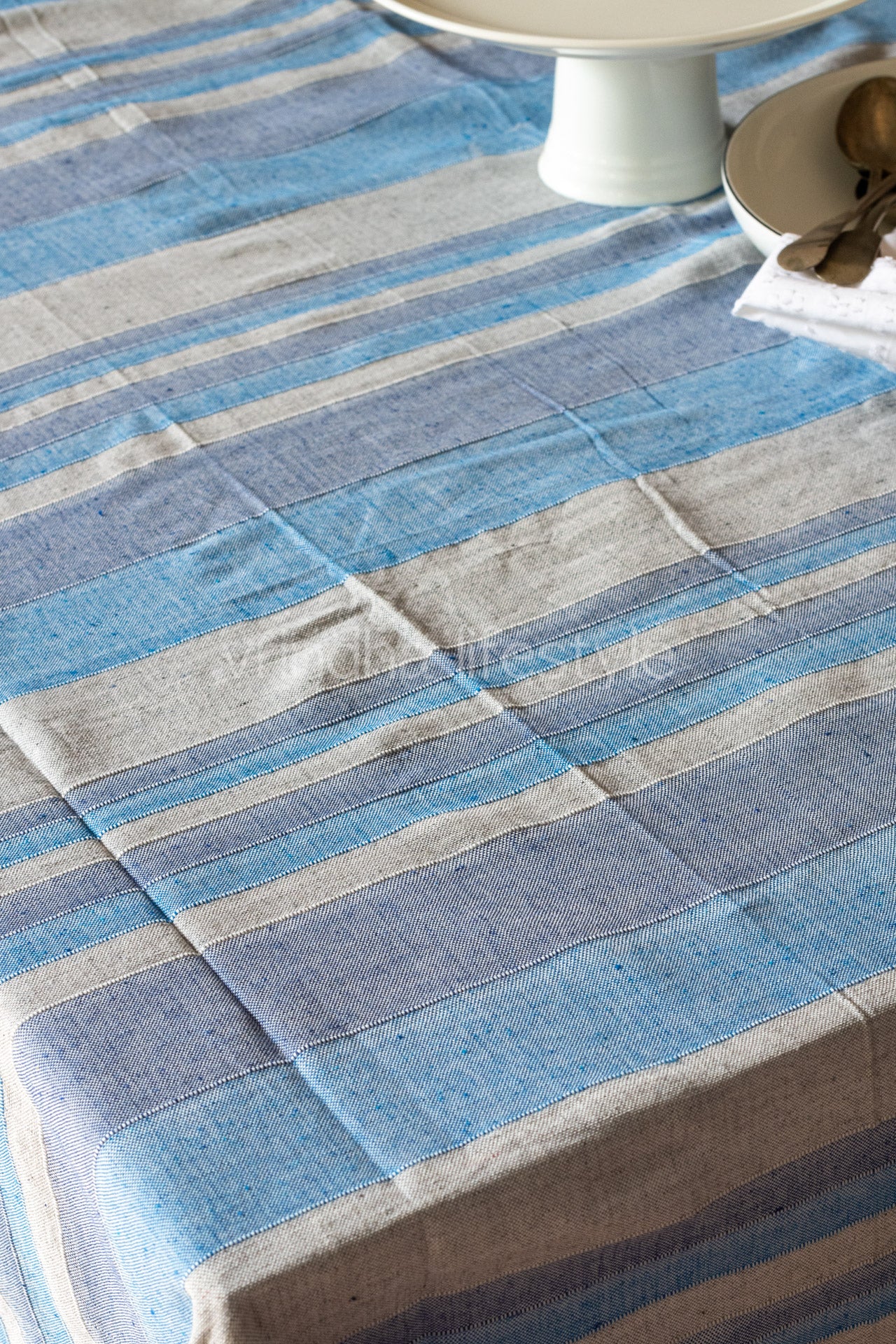 WOVEN STRIPES TABLE CLOTH with tassels-8 seater