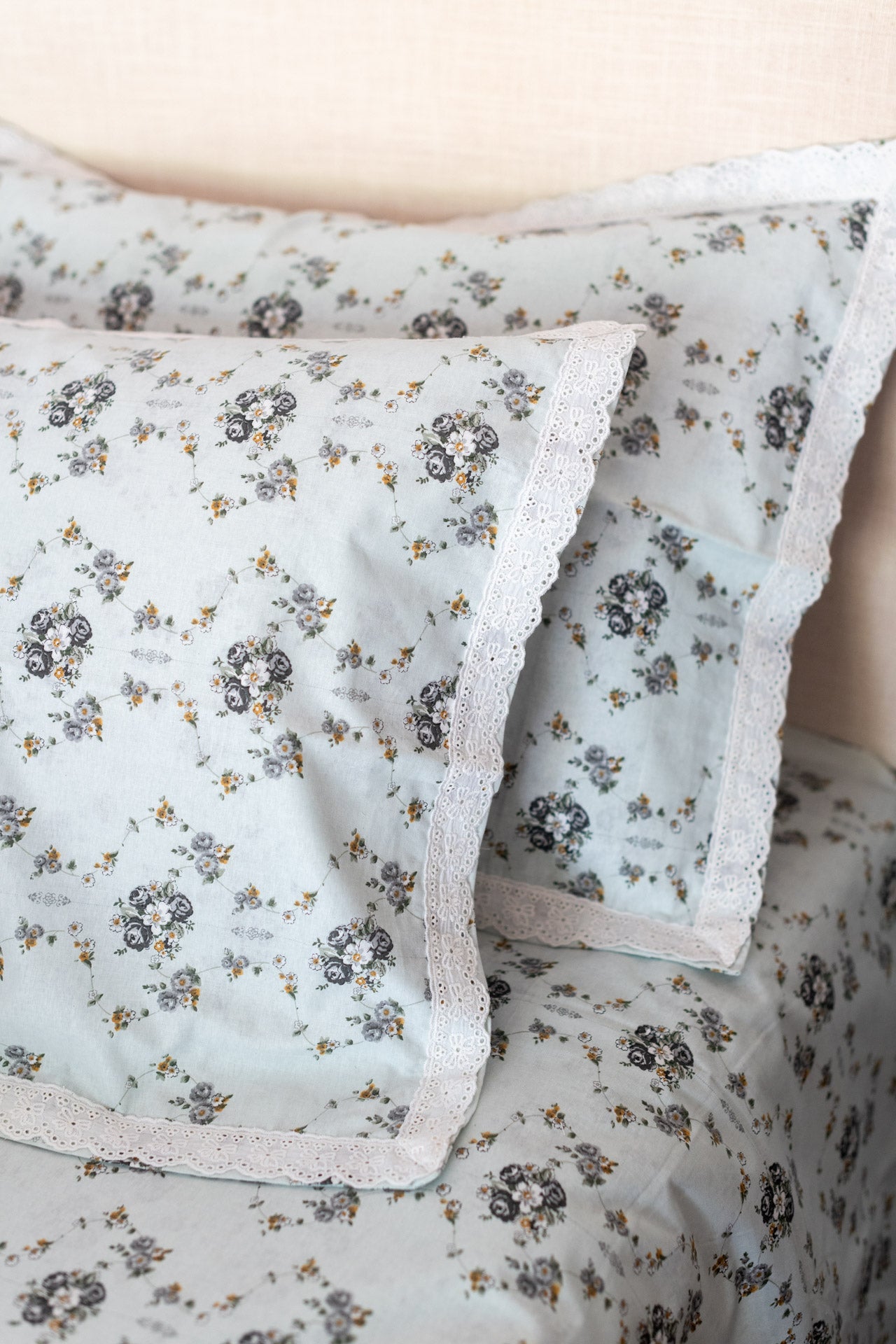 Printed cotton bedsheet and  pillow covers with lace detailing  -king size