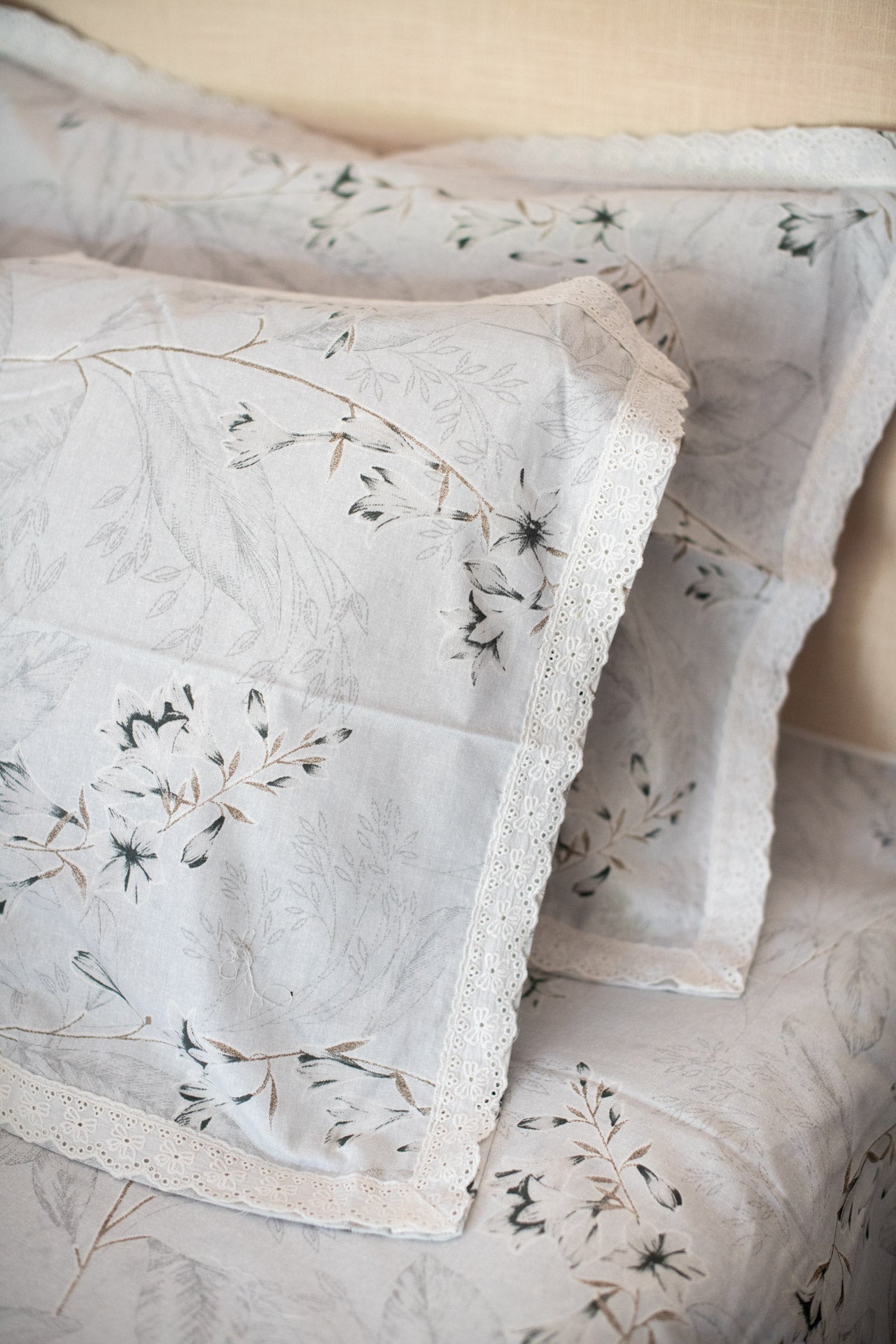 Printed cotton bedsheet and pillow covers with lace detailing -king size