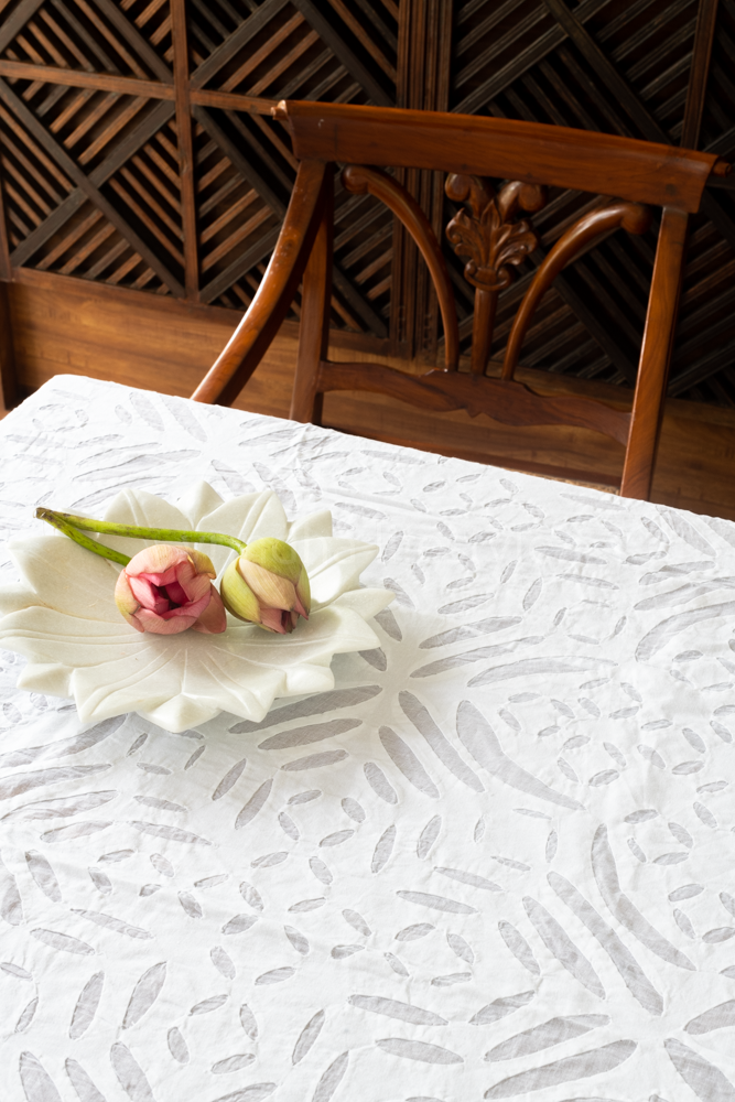 TABLE CLOTH-Cotton applique cutwork -6 seater