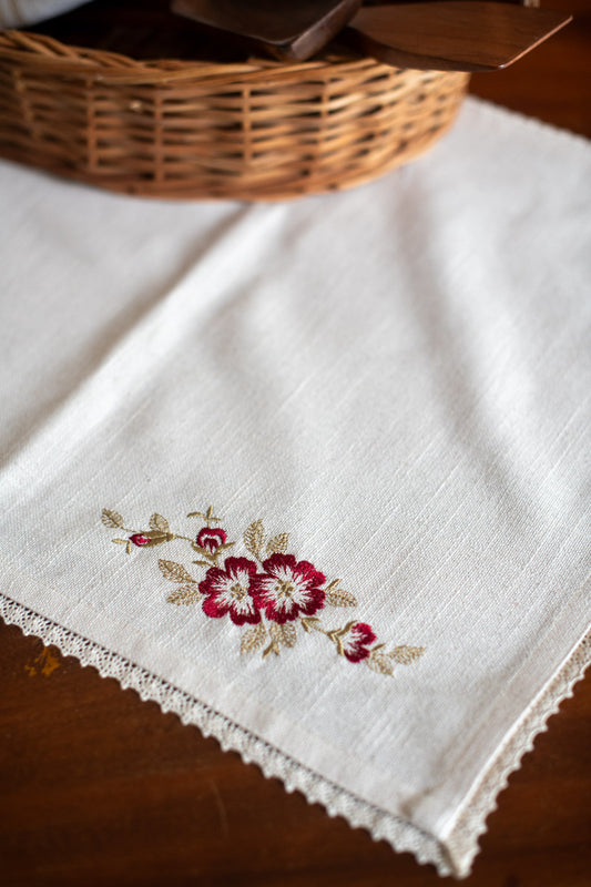 Cotton tray mat with embroidery and lace detailing