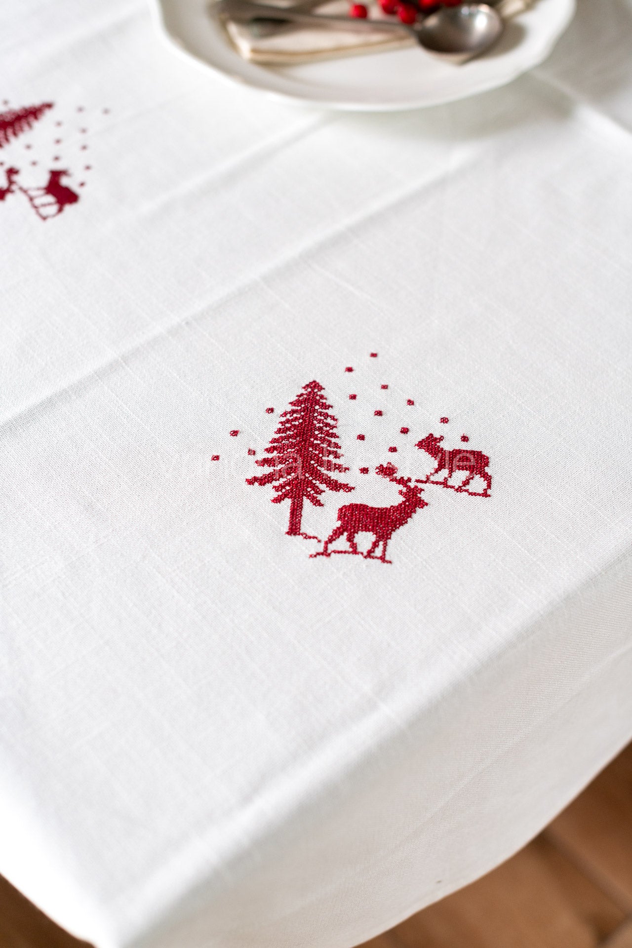 COTTON TABLE CLOTH with embroidery -6 seater