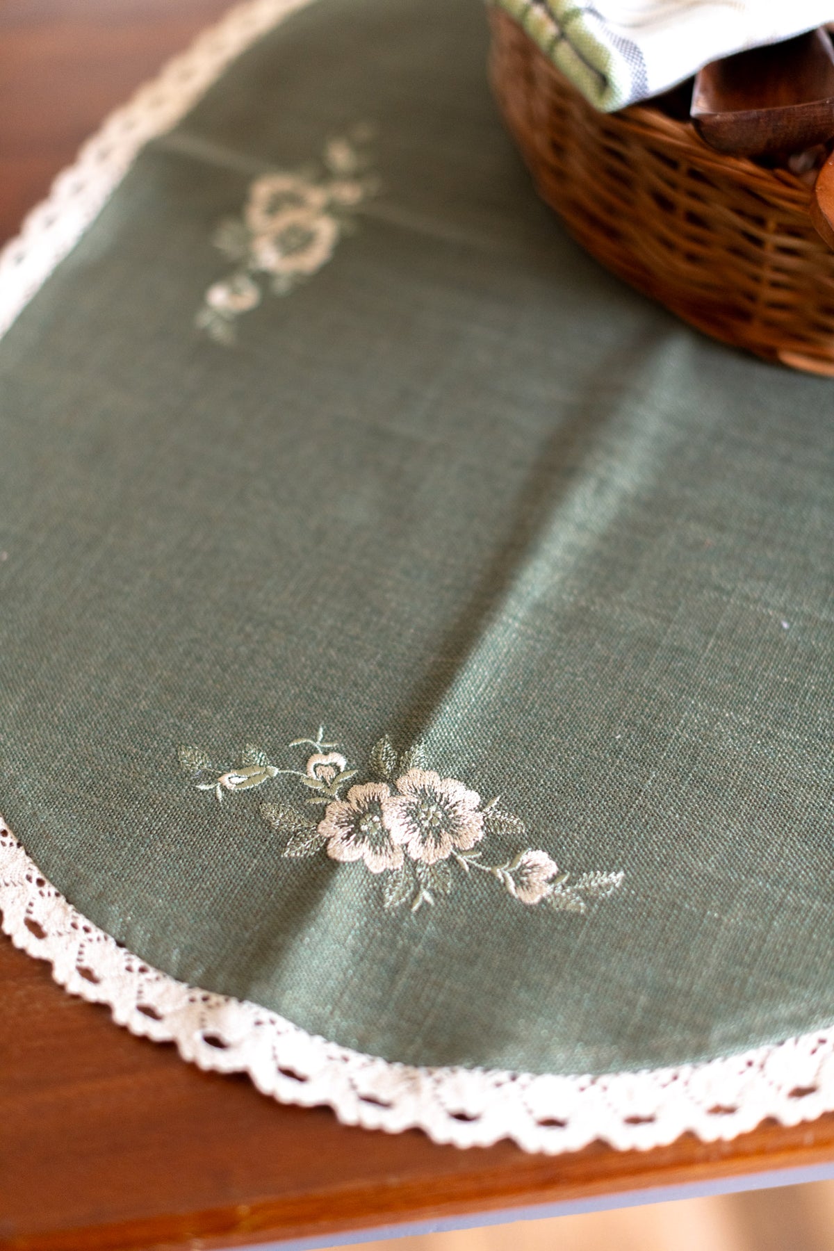 Jute Cotton table runner with embroidery and lace detailing