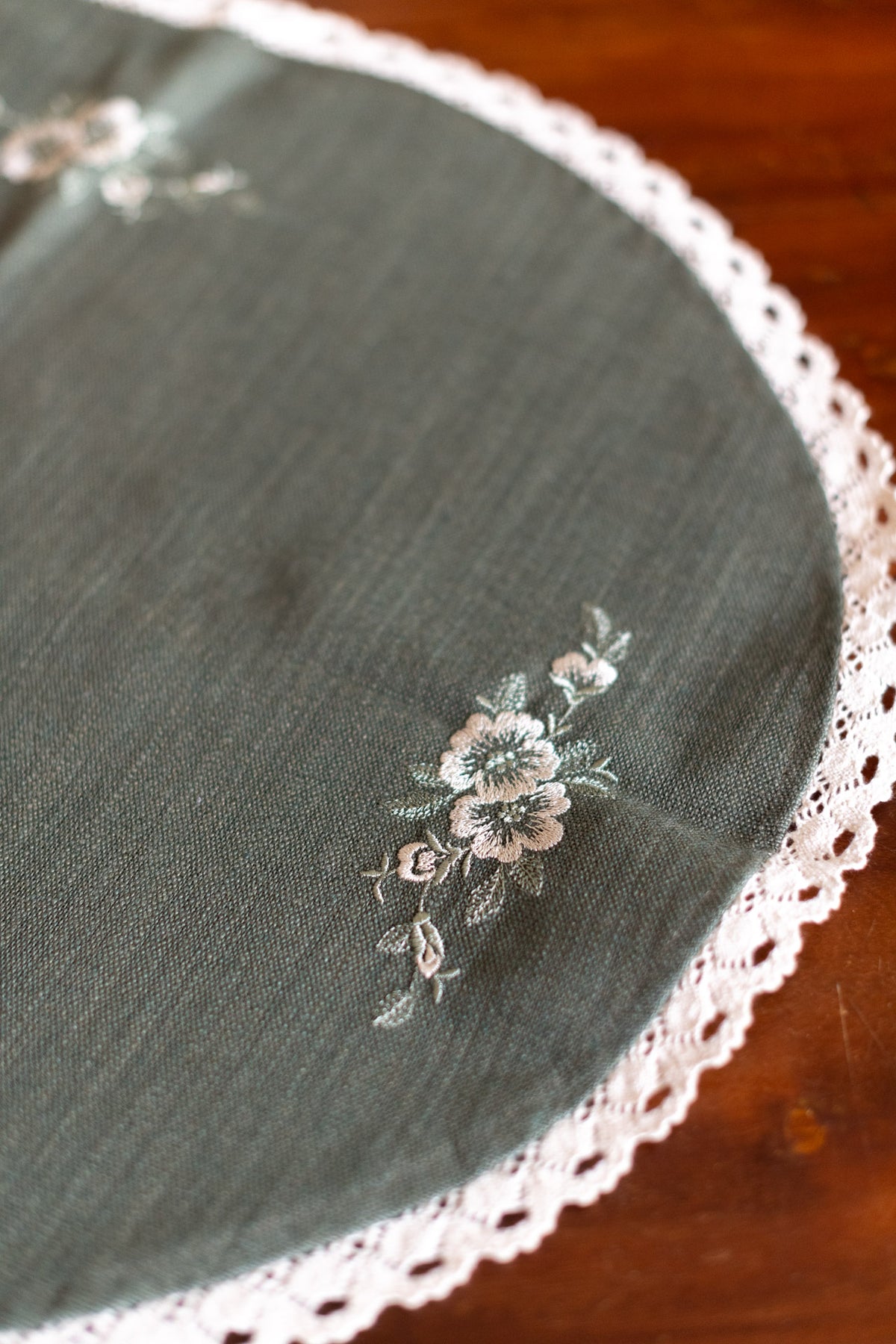 Jute Cotton table runner with embroidery and lace detailing