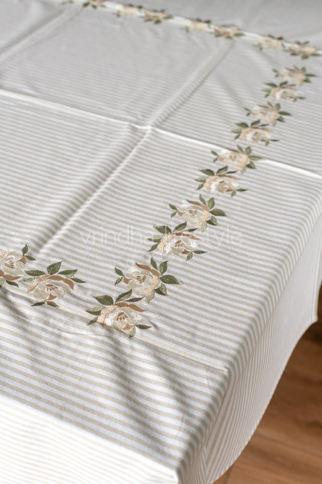 COTTON TABLE CLOTH with  embroidery  -6 seater