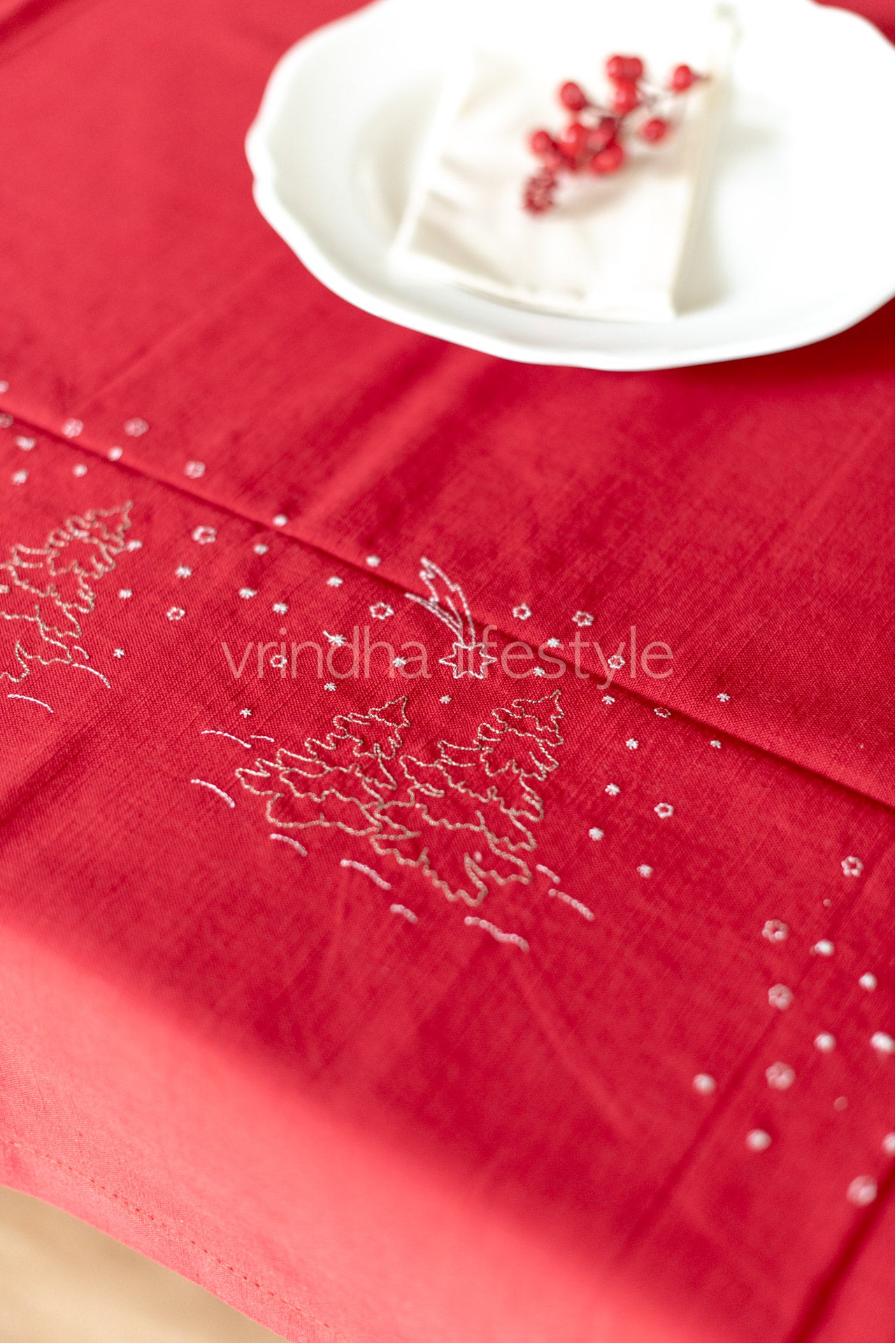 COTTON TABLE CLOTH with embroidery -Square 4 seater