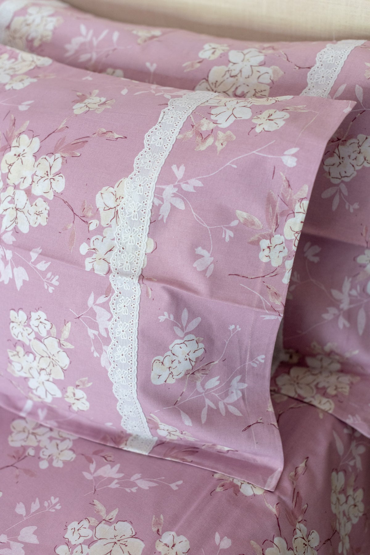 Printed cotton bedsheet and pillow covers with lace detailing -king size