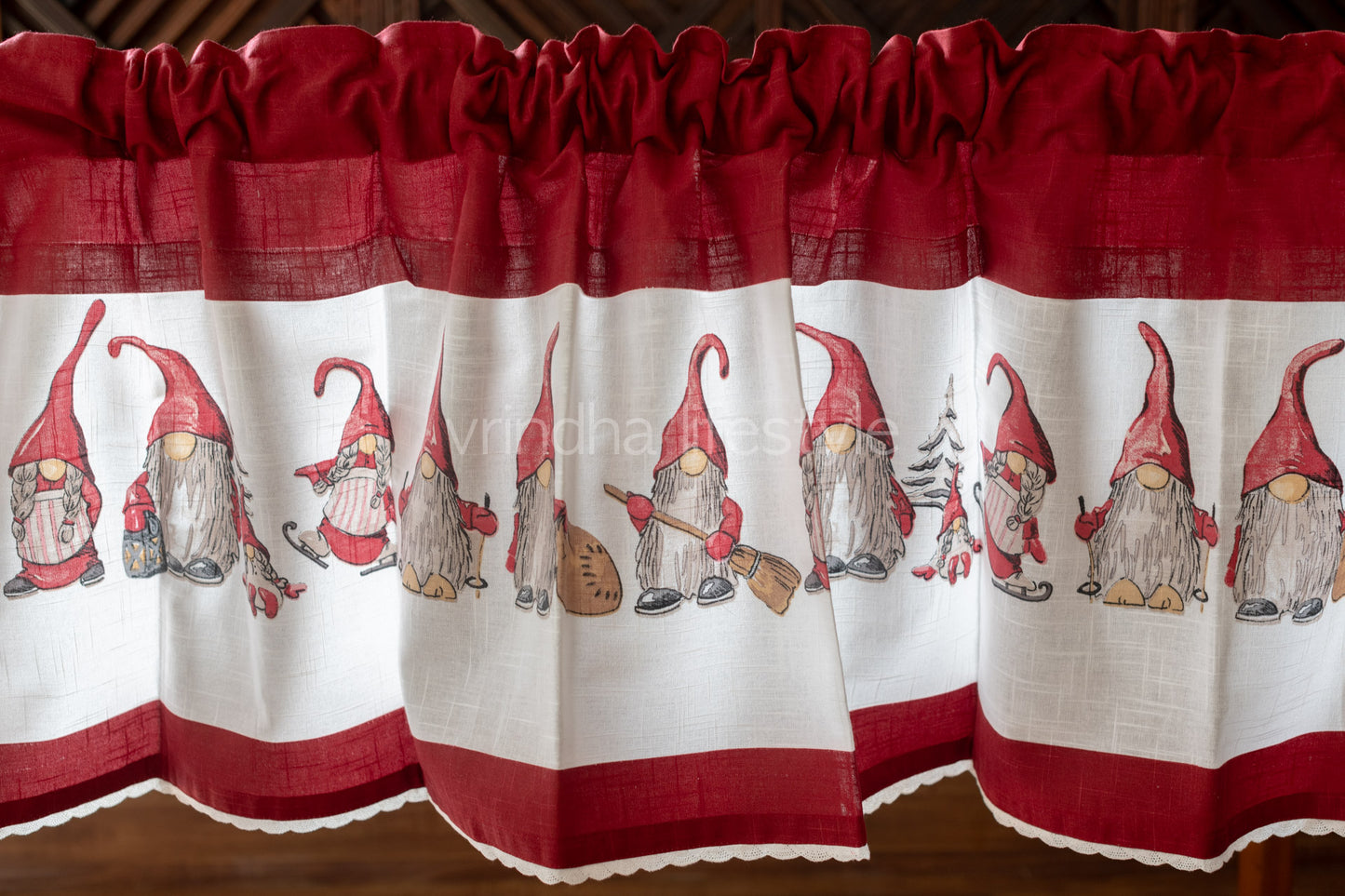 Printed cotton kitchen valance with lace detailing