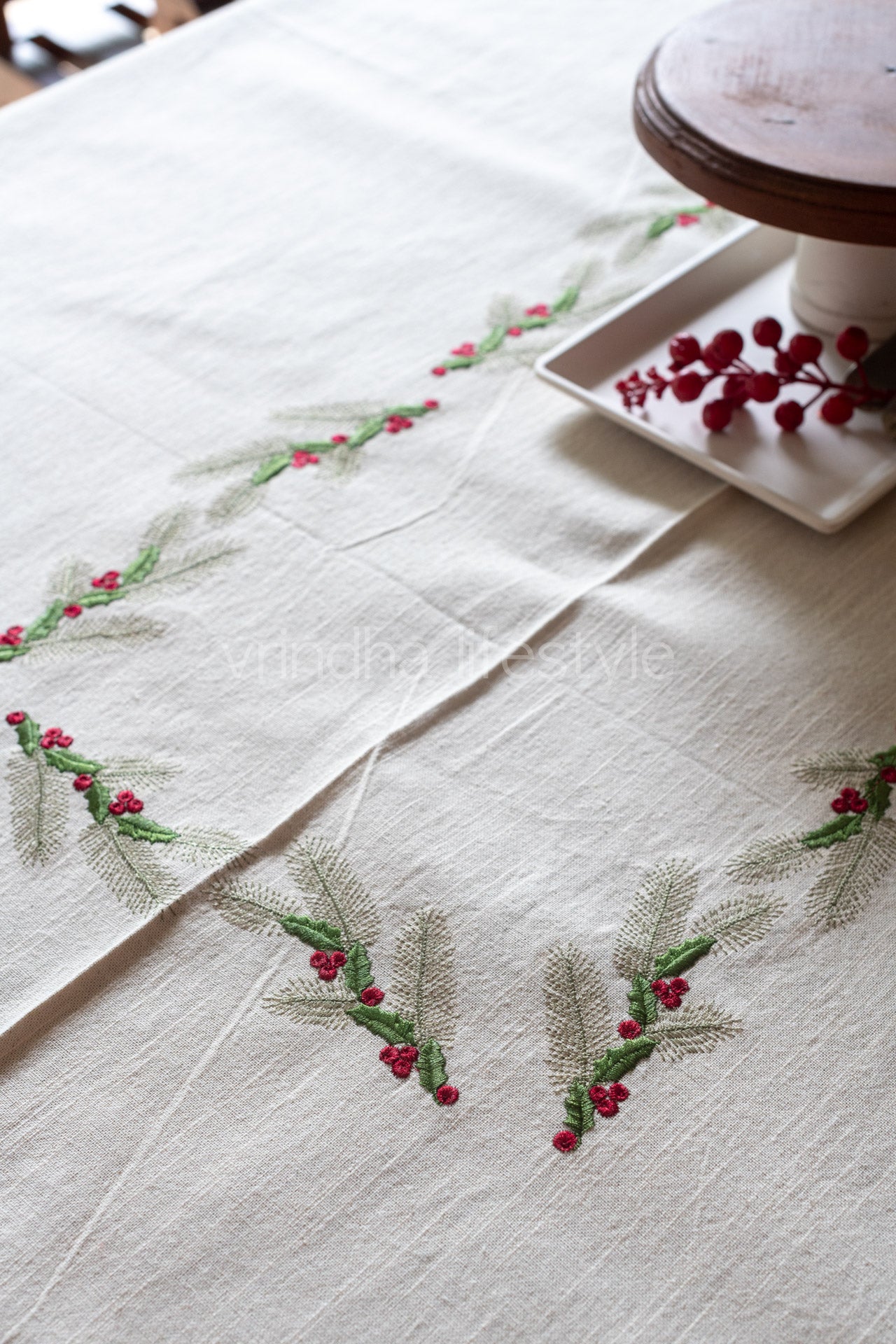 Cotton table cloth with embroidery and lace detailing -6 seater