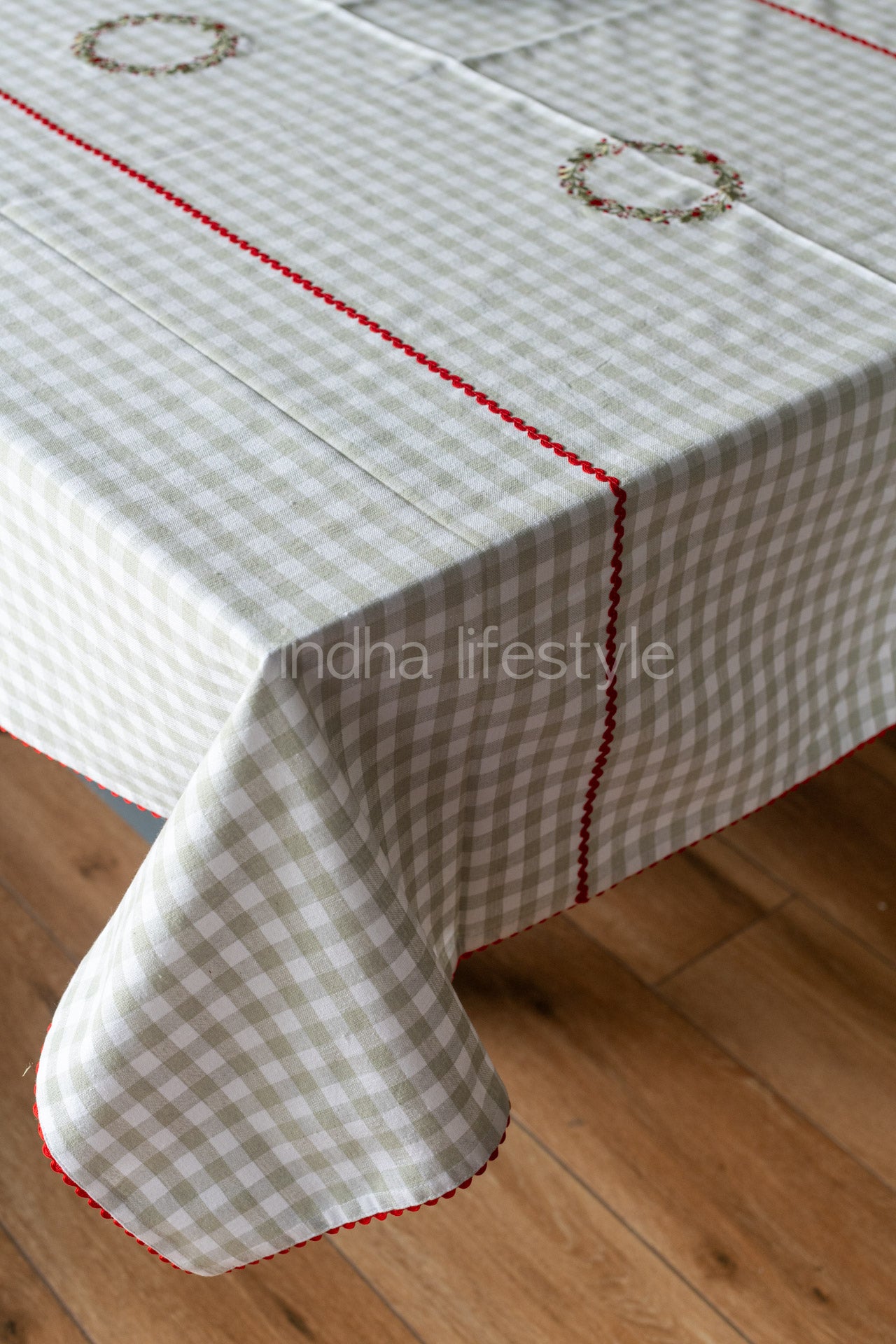 Cotton table cloth with embroidery and lace detailing -4/6 seater