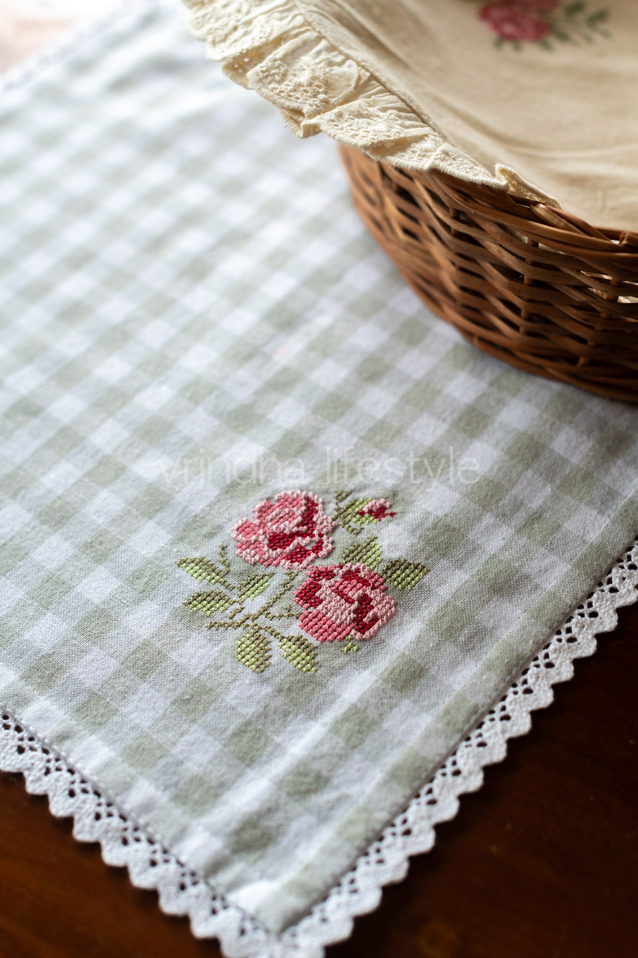 Cotton slub tray mat with embroidery and lace detailing