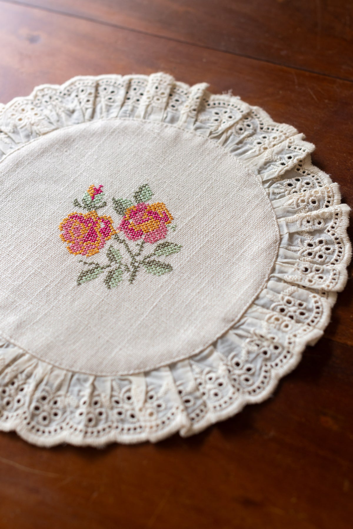 Round embroidered table mat with lace detailing ,10 inches-Single unit