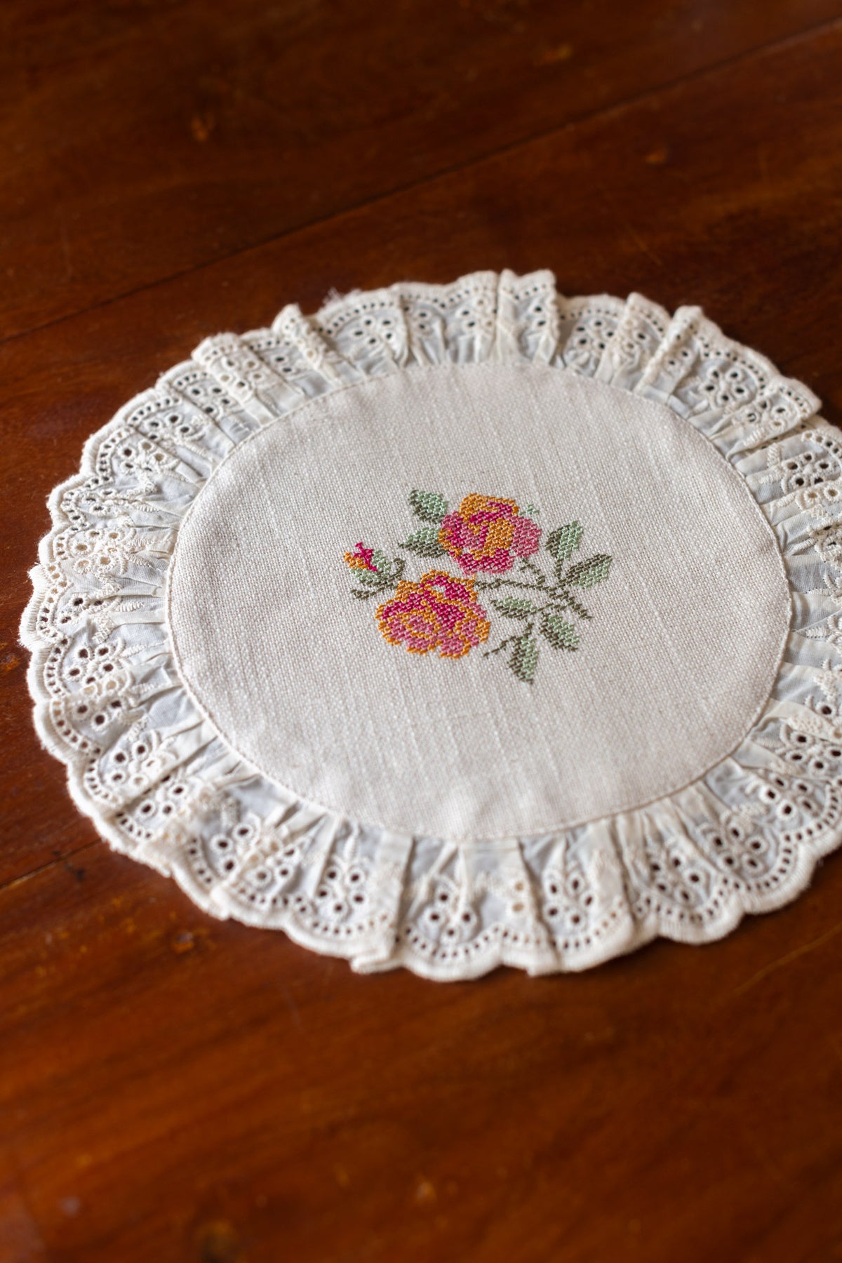 Round embroidered table mat with lace detailing ,10 inches-Single unit