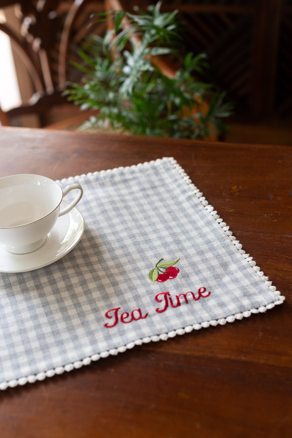 Cotton tray mat with embroidery