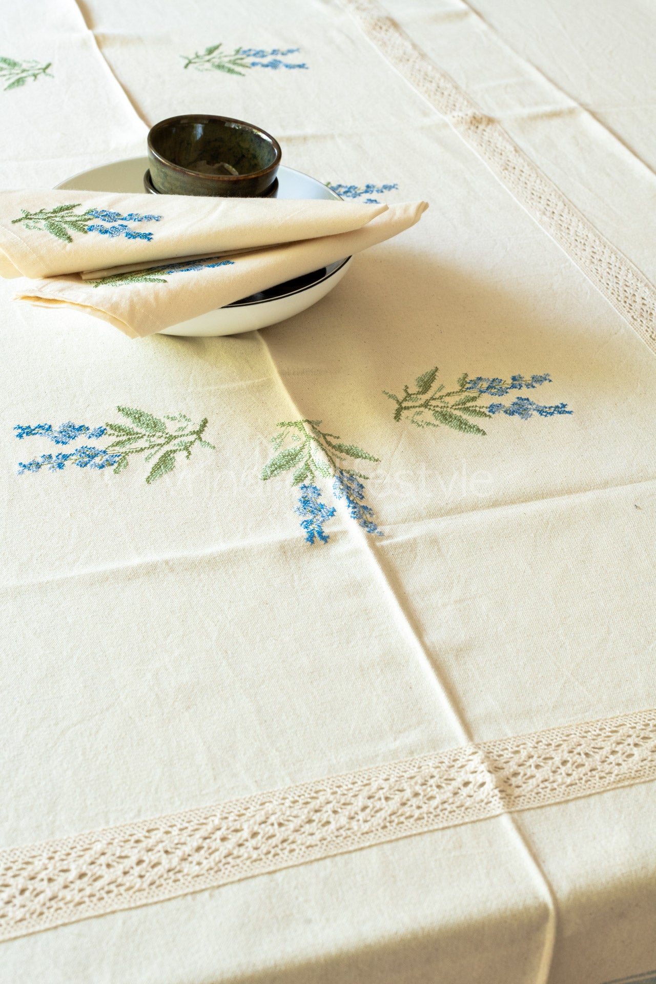 COTTON TABLE CLOTH with cross stitch embroidery -6 seater